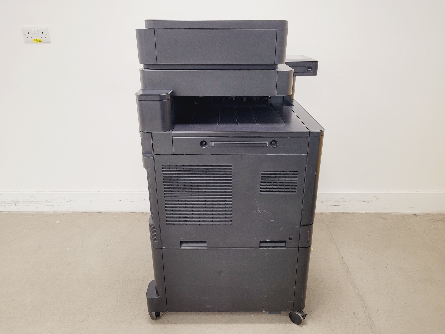 Image of HP Colour Laser Jet Flow MFP M880 Series Printer