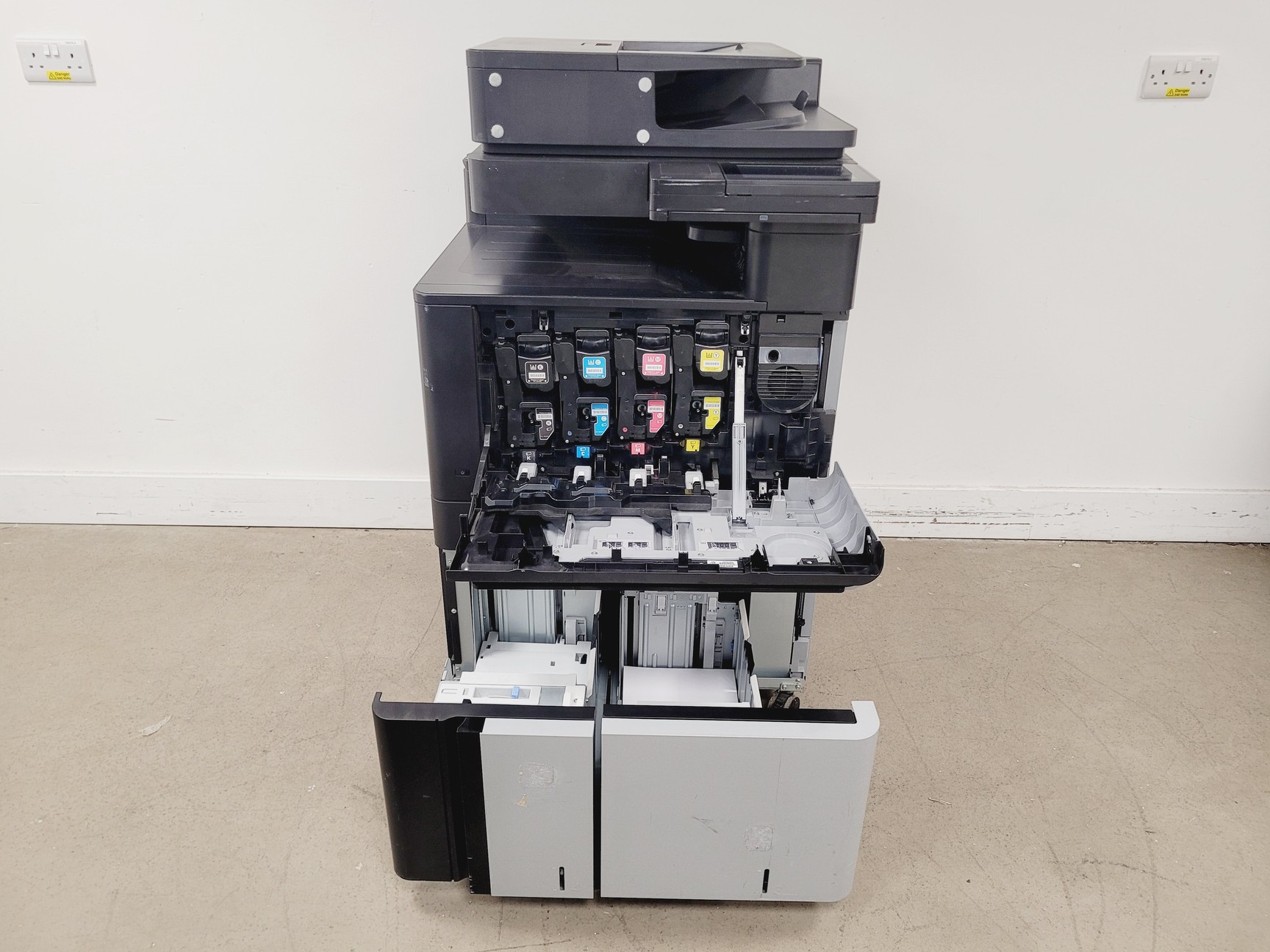 Image of HP Colour Laser Jet Flow MFP M880 Series Printer