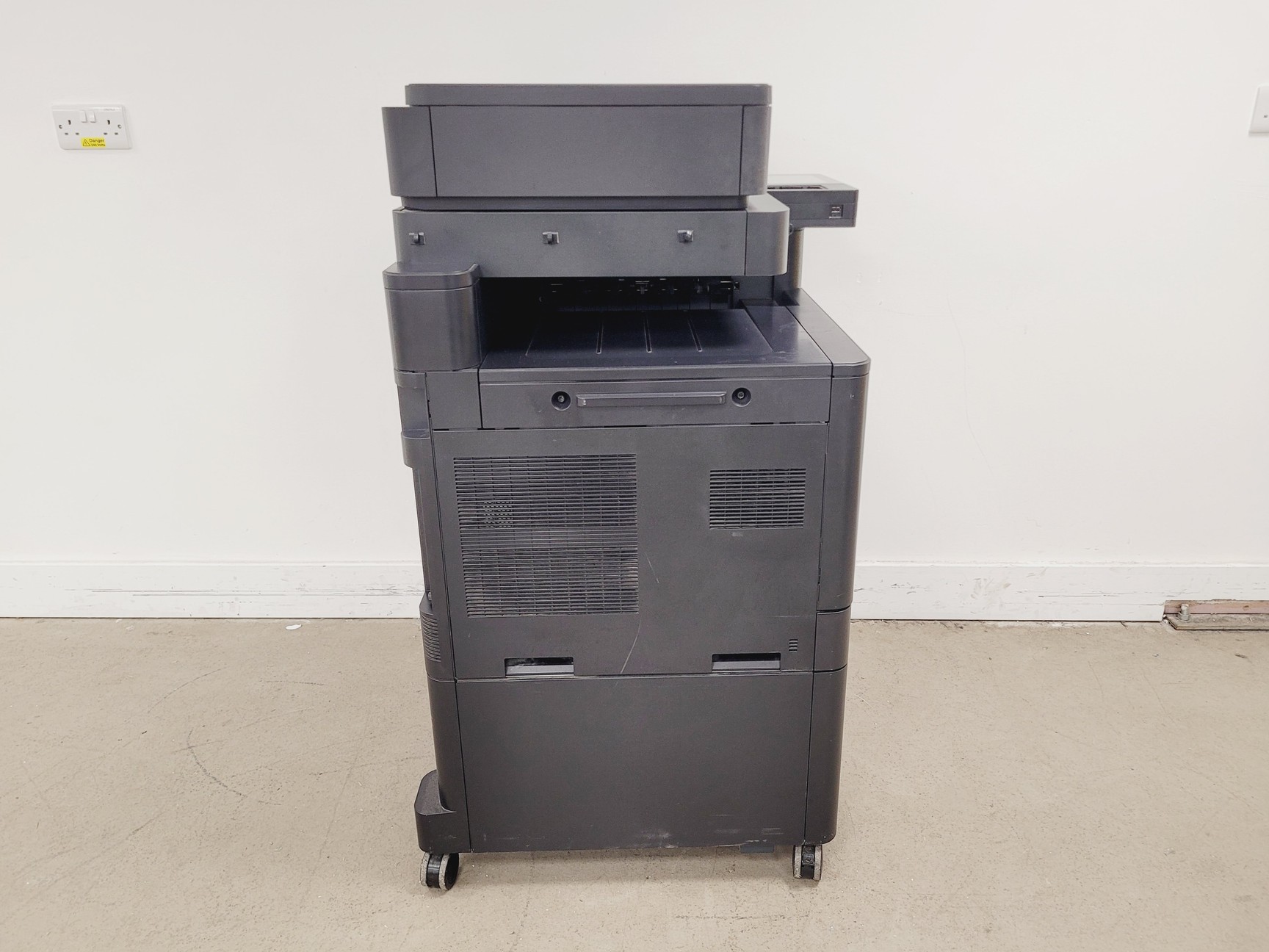 Image of HP Colour Laser Jet Flow MFP M880 Series Printer