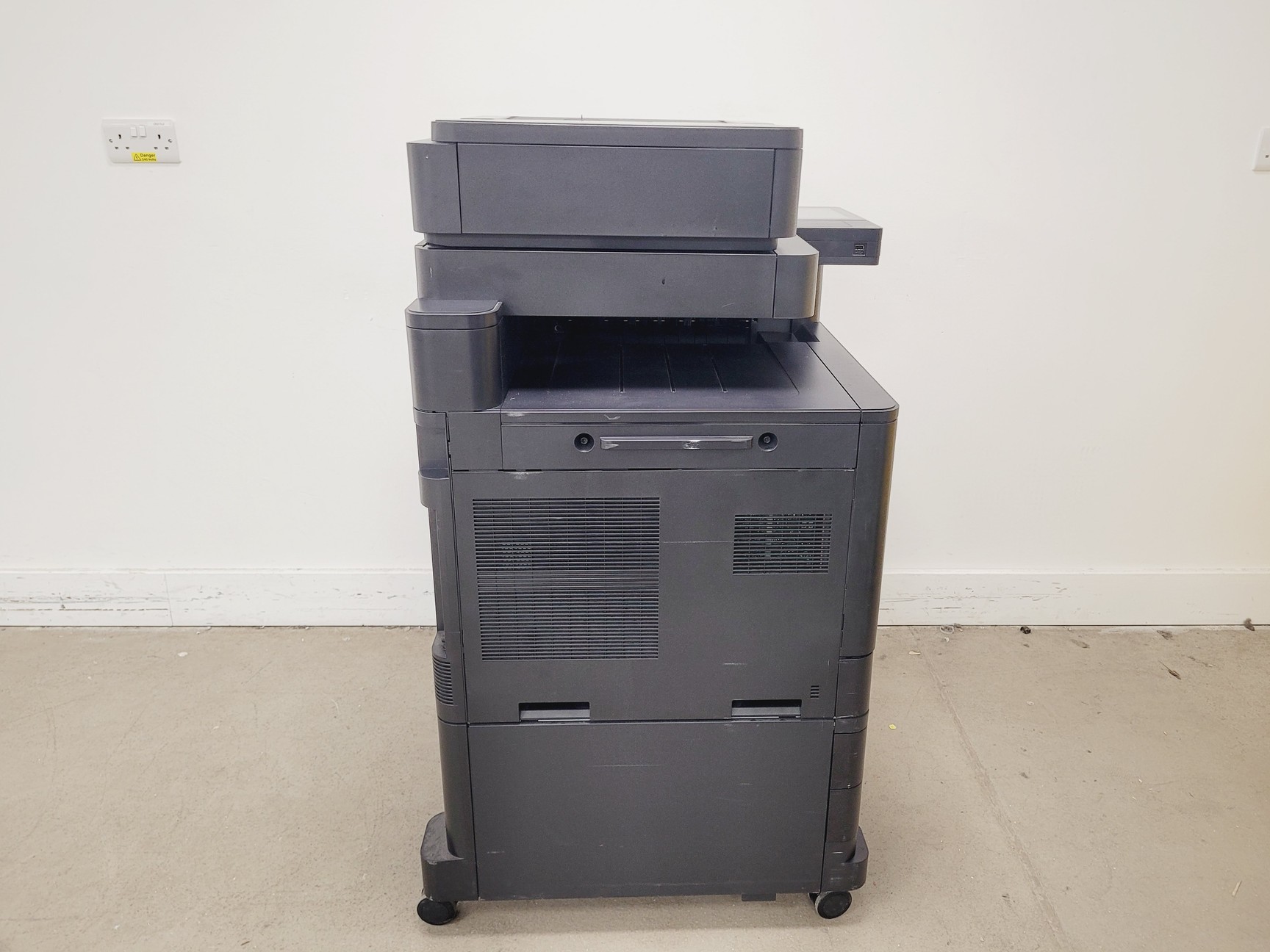 Image of HP Colour Laser Jet Flow MFP M880 Series Printer