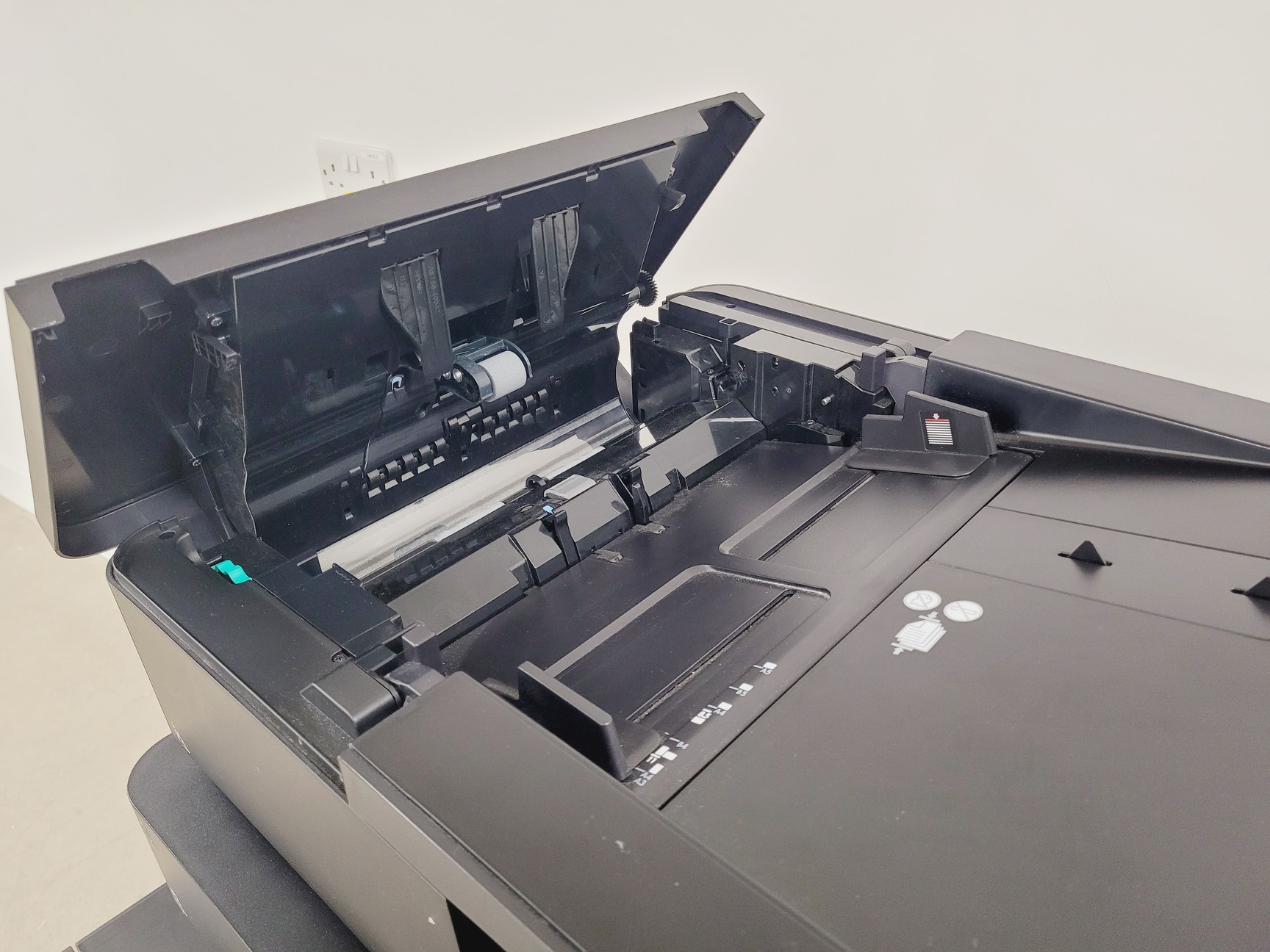 Image of HP Colour Laser Jet Flow MFP M880 Series Printer
