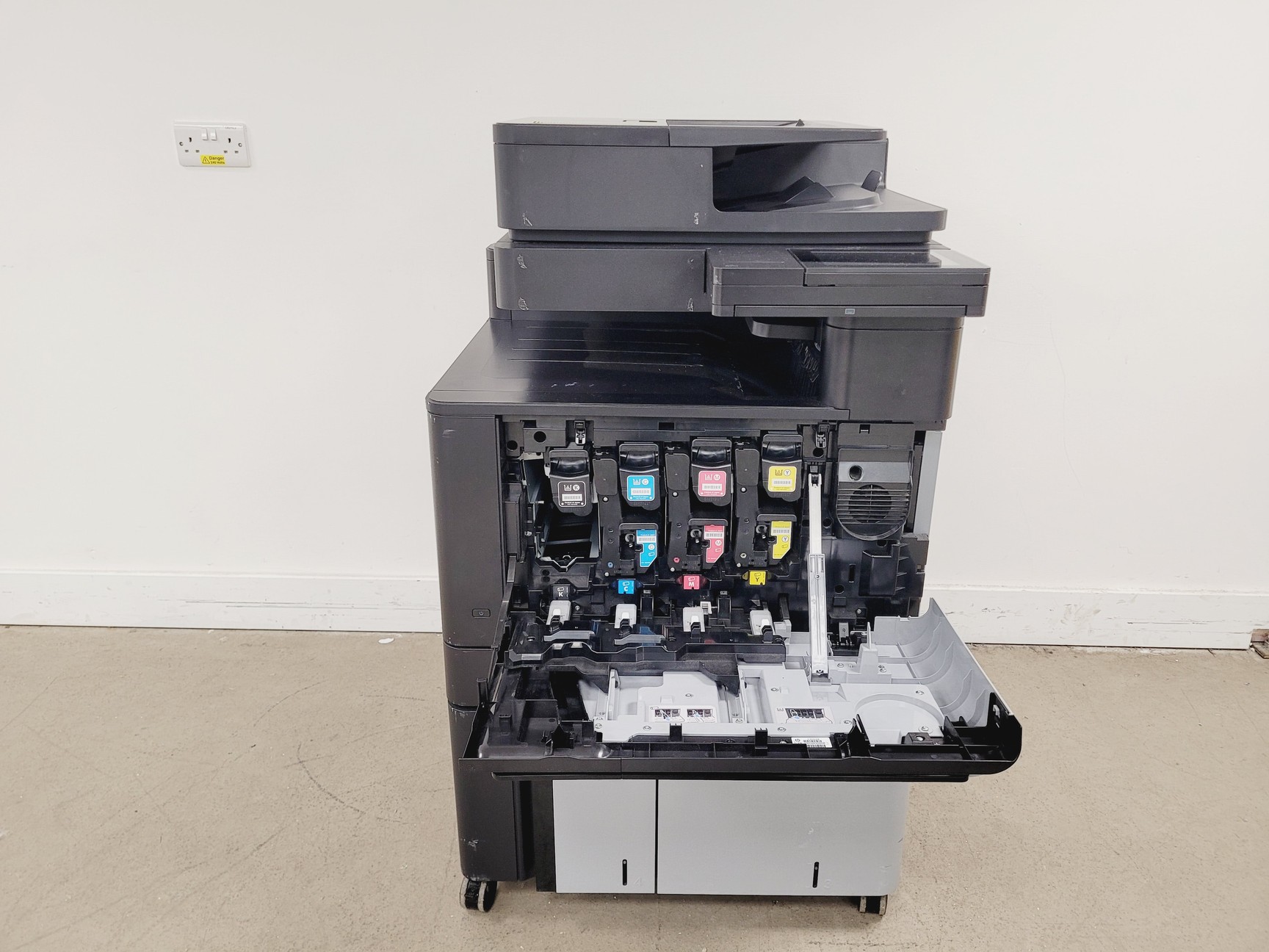Image of HP Colour Laser Jet Flow MFP M880 Series Printer