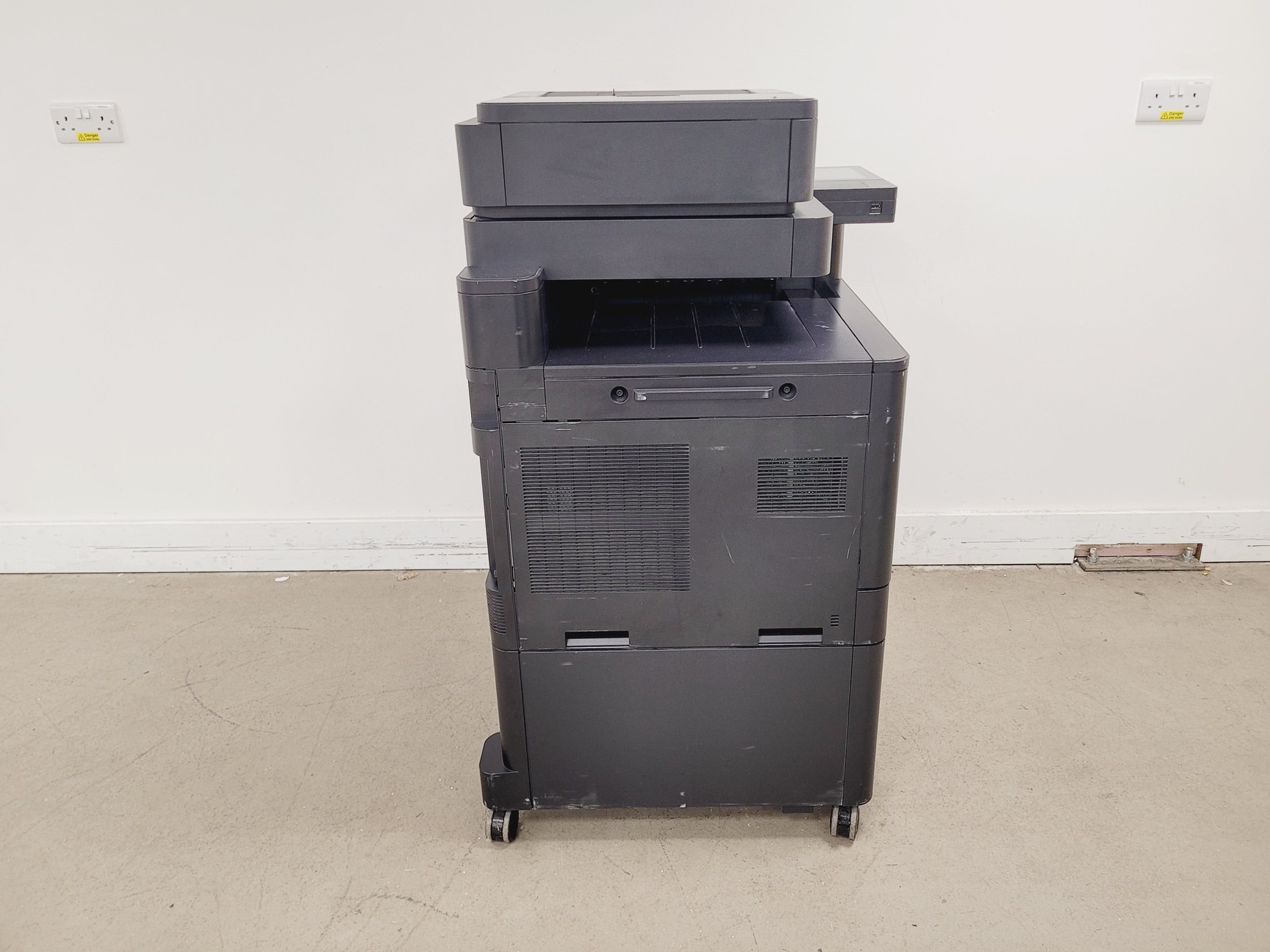 Image of HP Colour Laser Jet Flow MFP M880 Series Printer