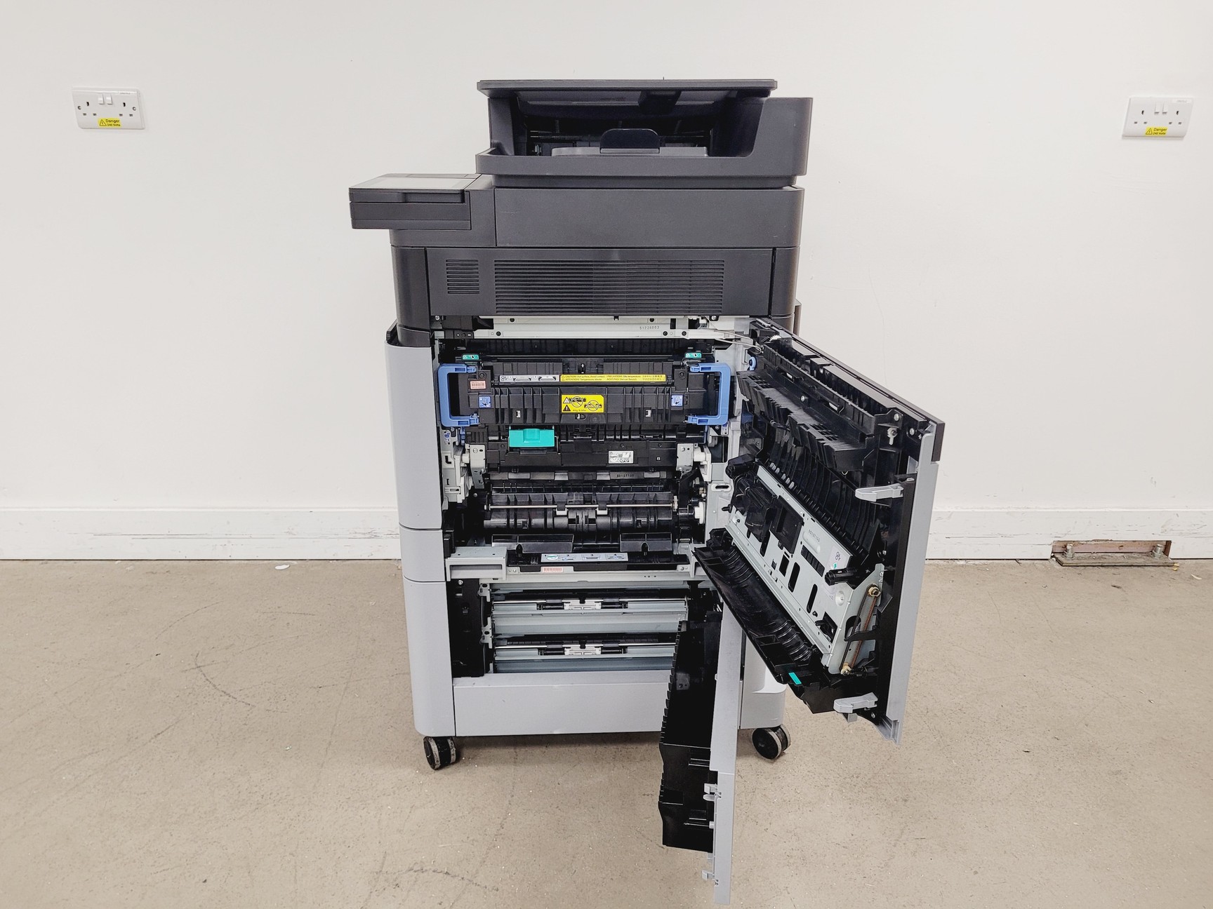 Image of HP Colour Laser Jet Flow MFP M880 Series Printer