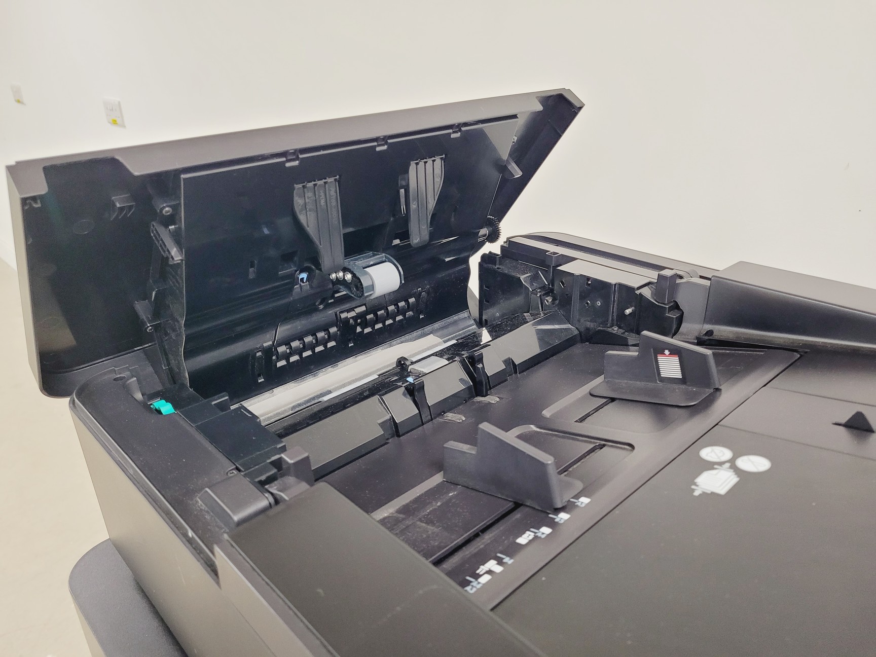 Image of HP Colour Laser Jet Flow MFP M880 Series Printer