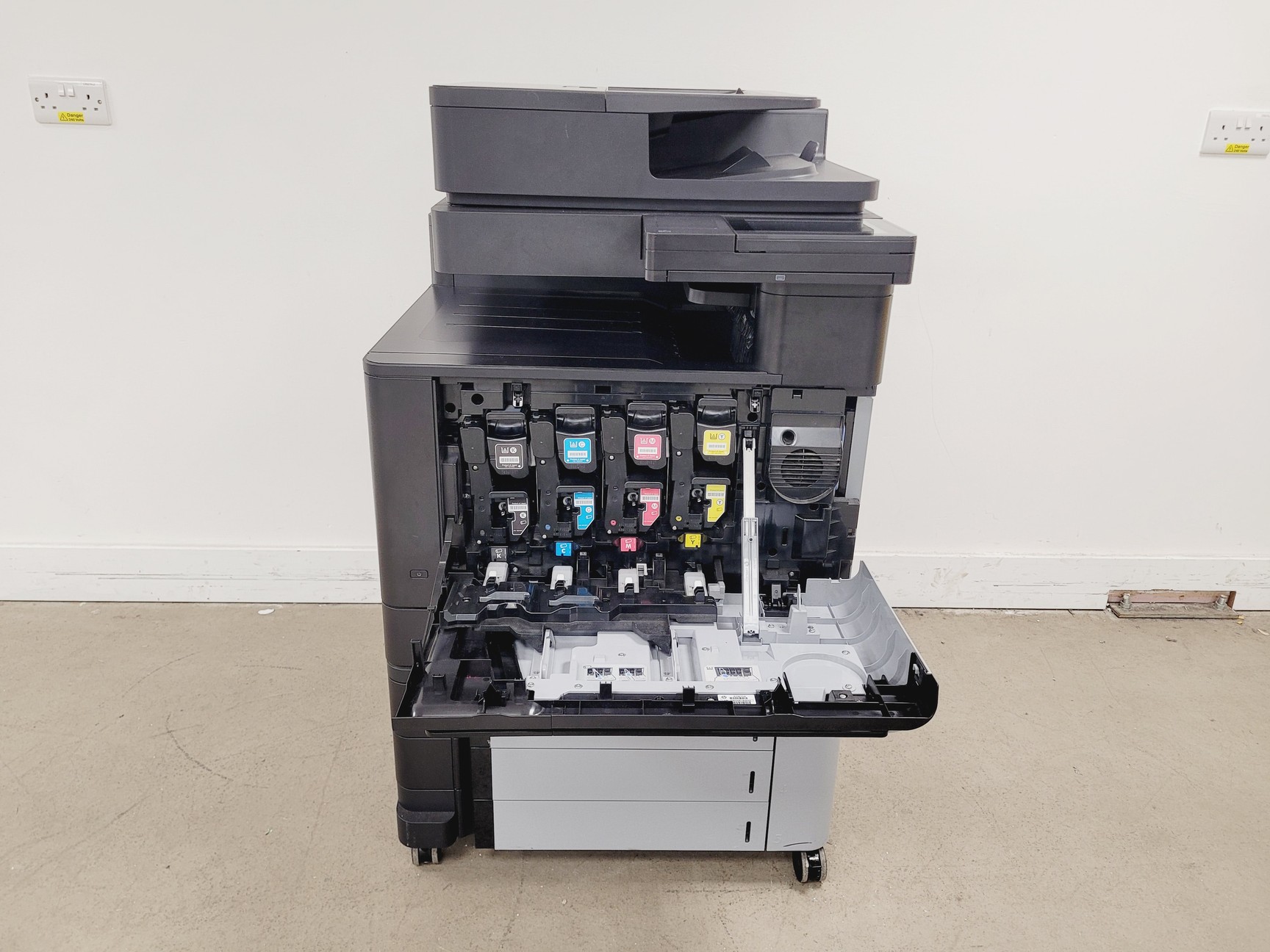 Image of HP Colour Laser Jet Flow MFP M880 Series Printer