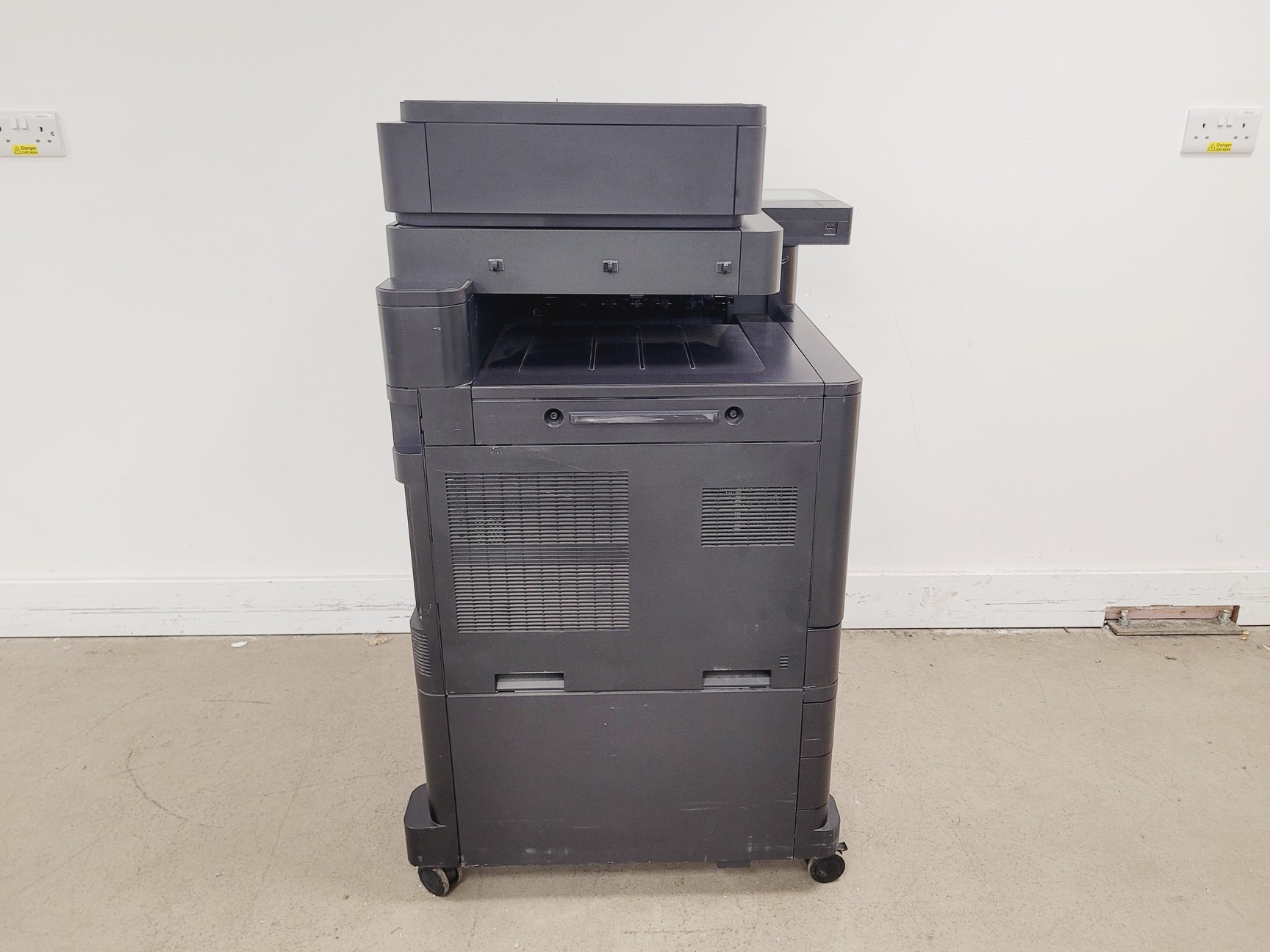 Image of HP Colour Laser Jet Flow MFP M880 Series Printer