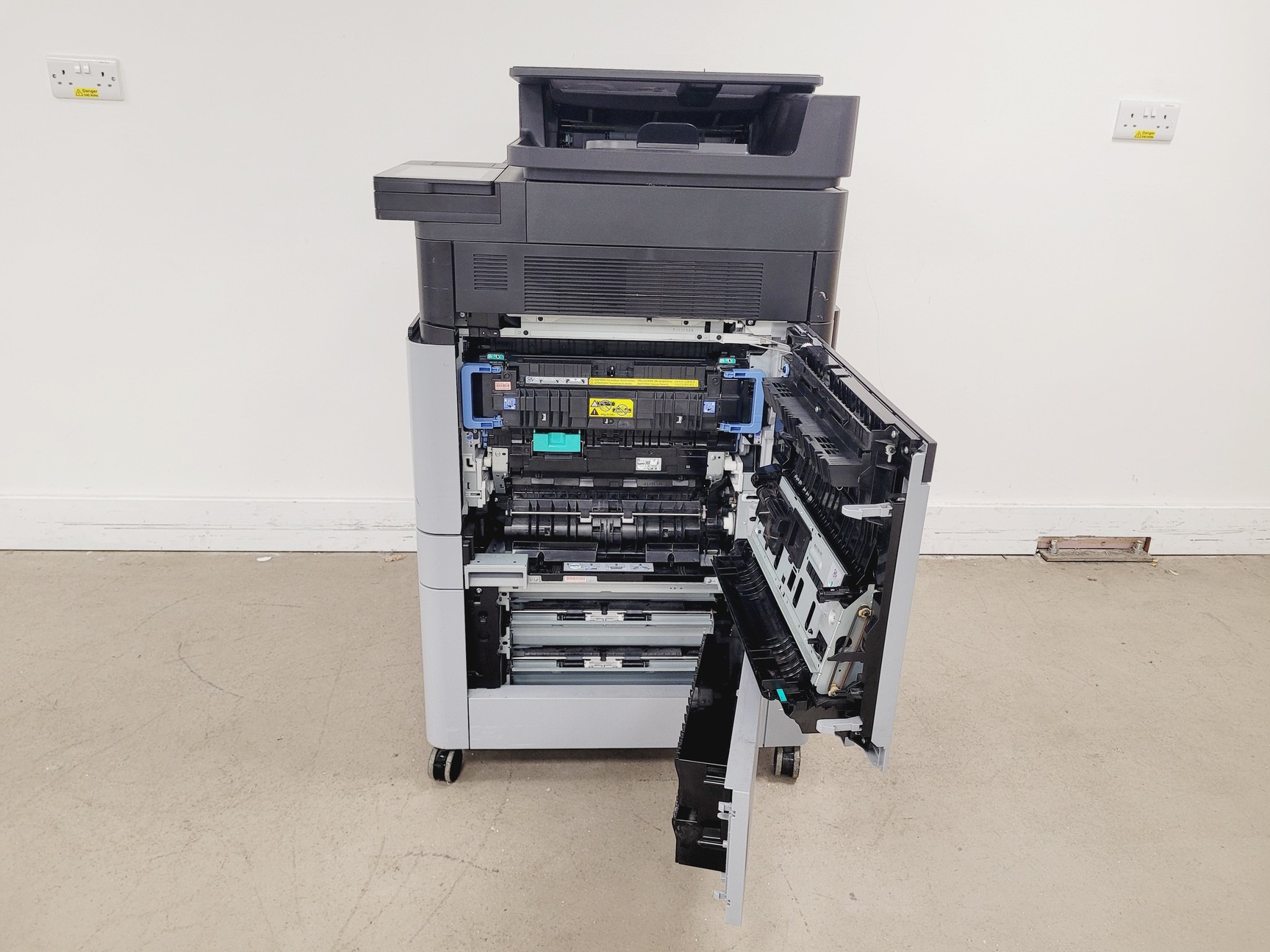 Image of HP Colour Laser Jet Flow MFP M880 Series Printer