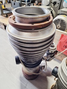 Thumbnail image of Medium Sized Oil Diffusion Pump