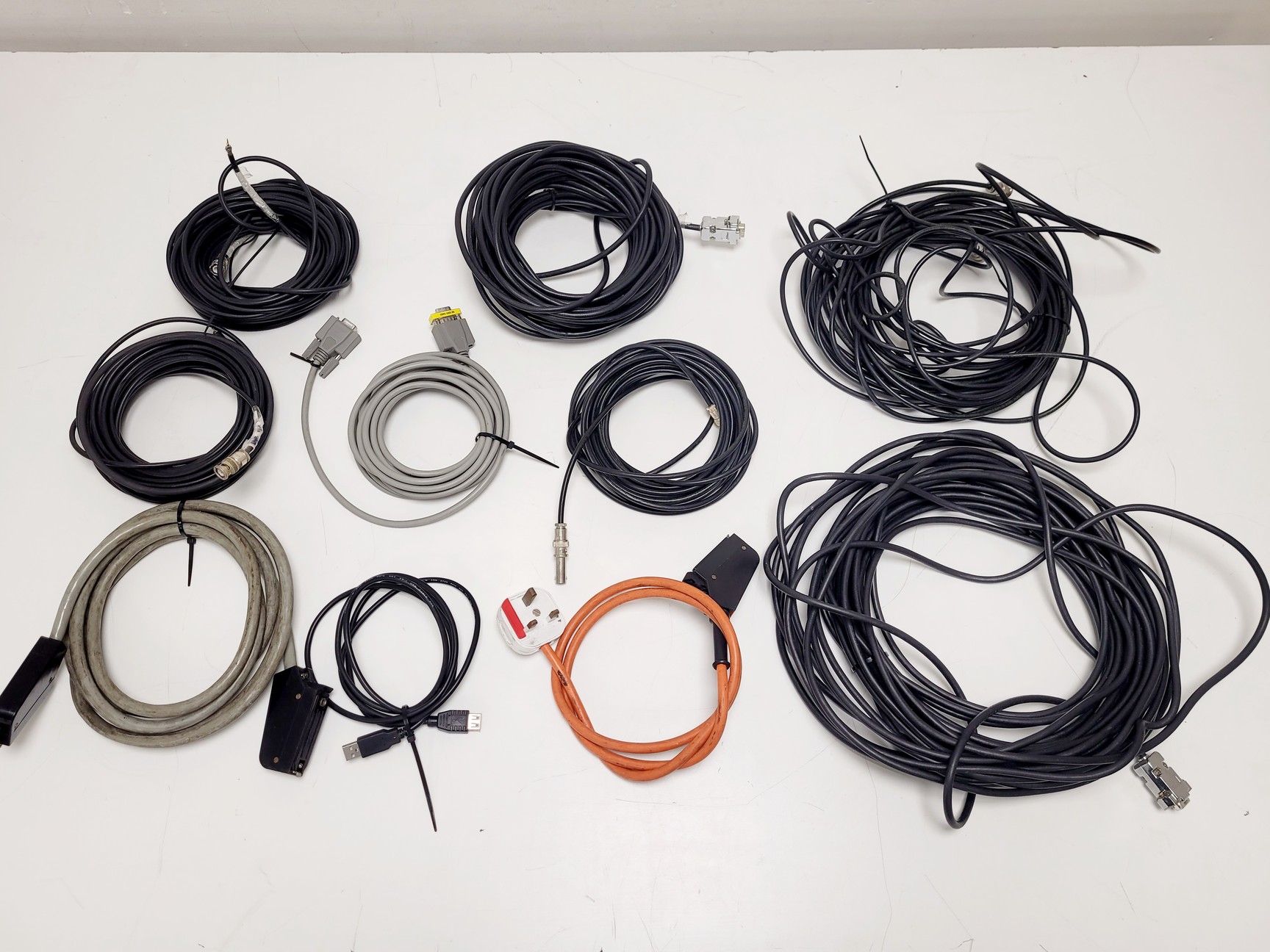 Image of Pfeiffer Twin Mechanical Turbo Pump TPH 2000 S w/ Power Supply TCP 2000