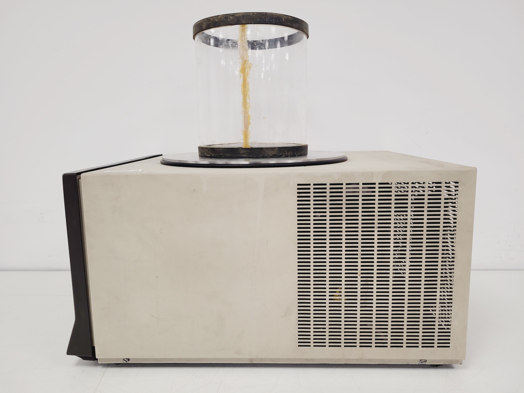 Image of Edwards Modulyo Freeze Dryer with Edwards 5 Vacuum Pump