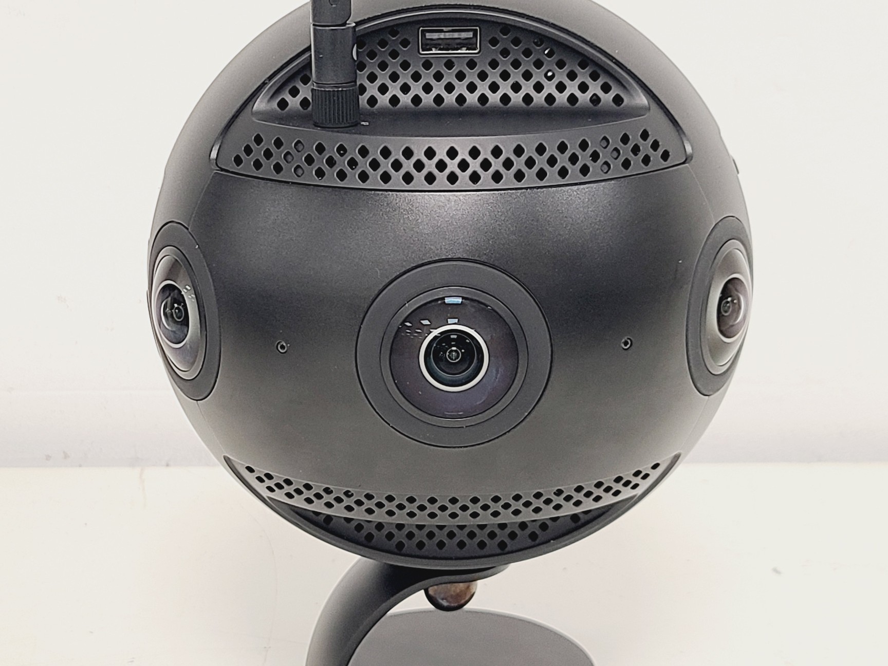 Image of Insta360 Pro 2 with 2 x Rechargable Batteries, Charging Cradle and Hard Case