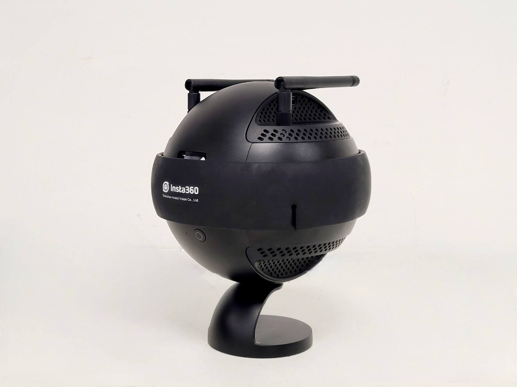 Image of Insta360 Pro 2 with 2 x Rechargable Batteries, Charging Cradle and Hard Case