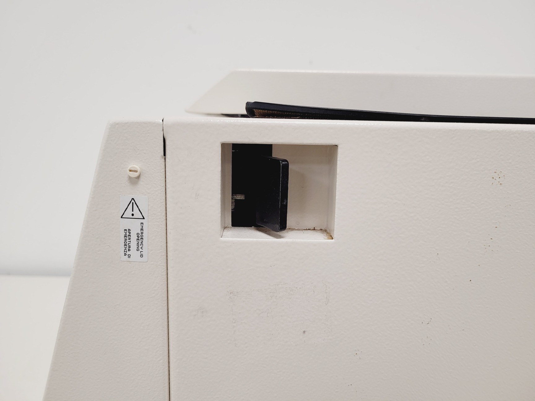 Image of ALC Large Benchtop Refrigerated Centrifuge PK131R