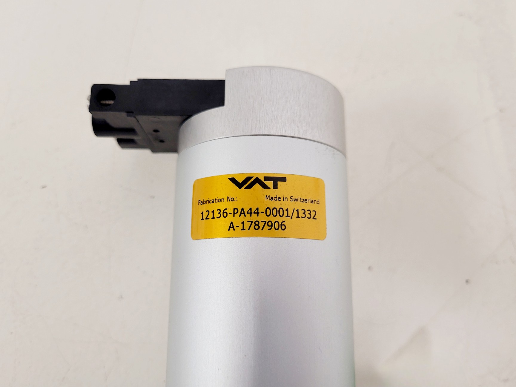 Image of VAT Series 121 Vacuum Gate Valve UHV