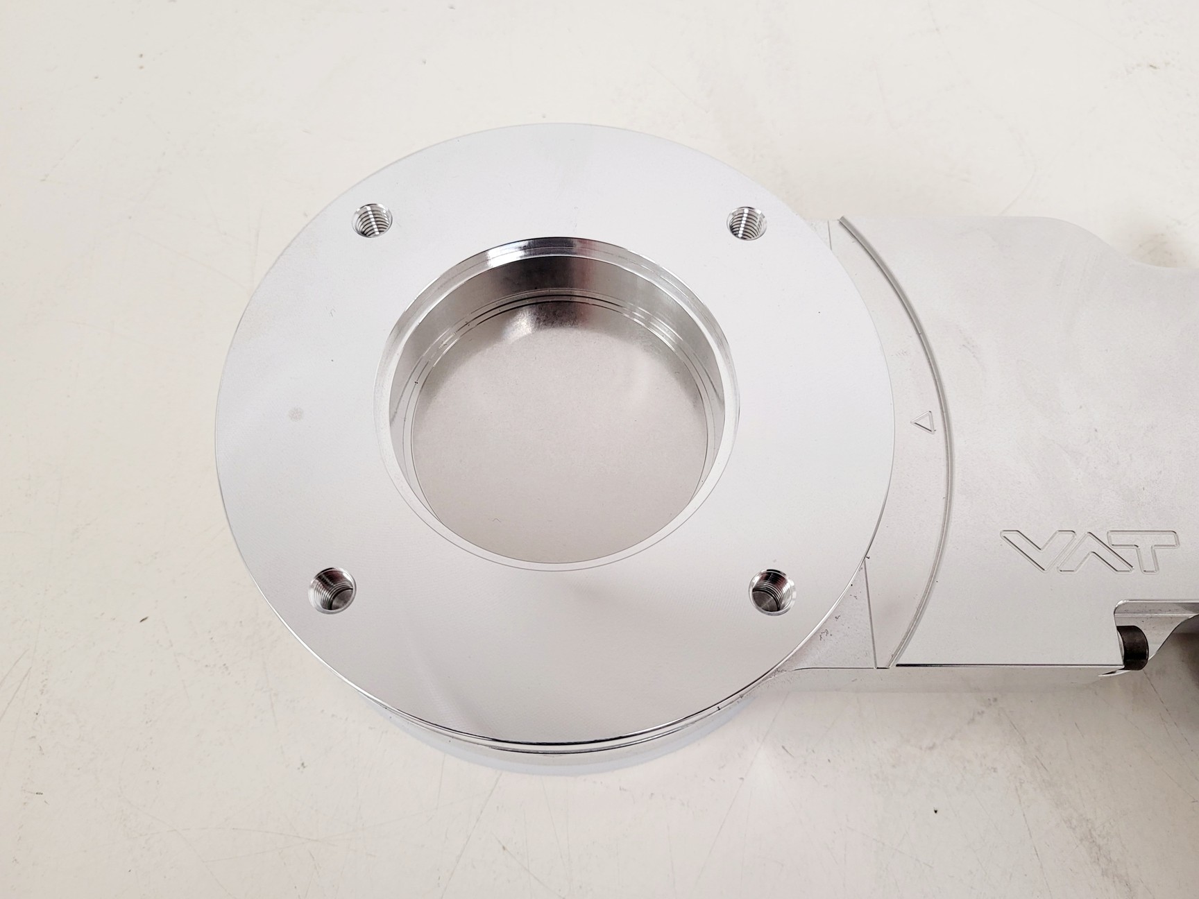 Image of VAT Series 121 Vacuum Gate Valve UHV