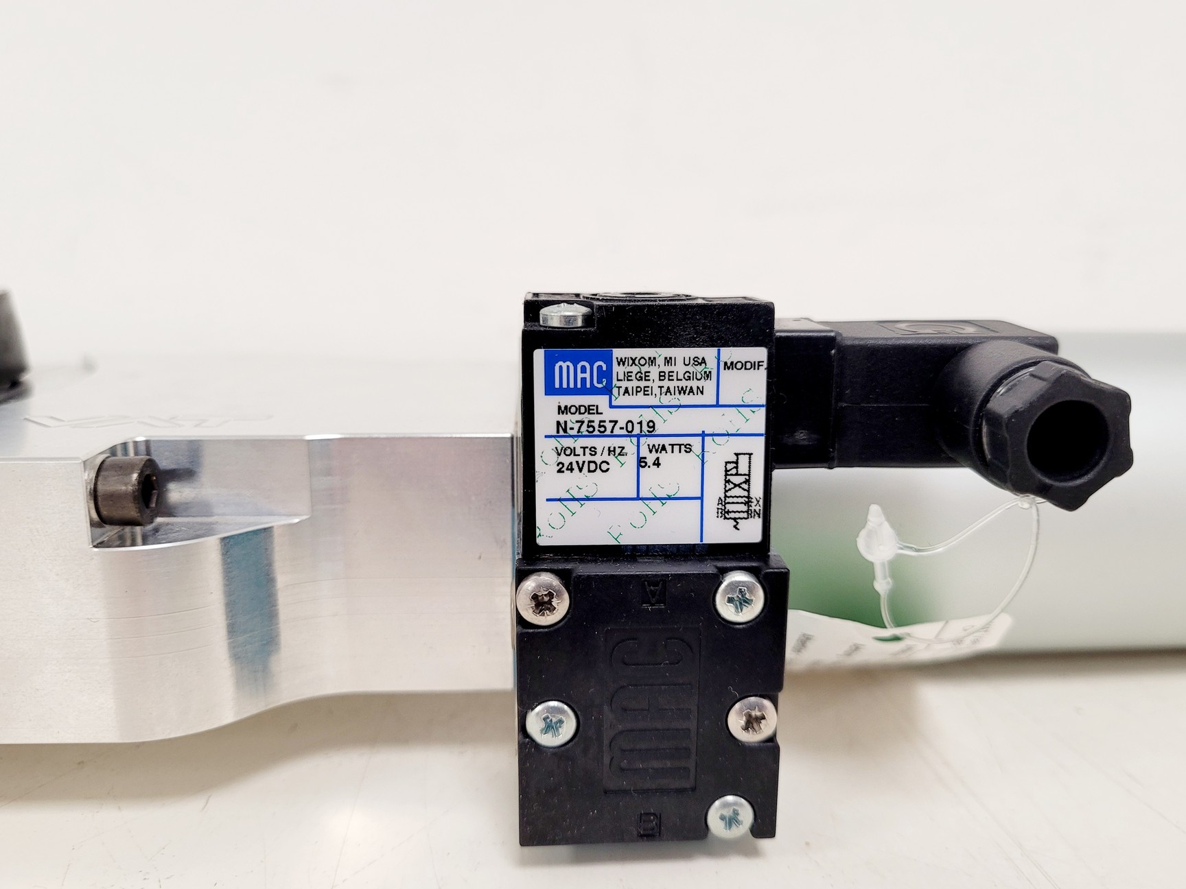 Image of VAT Series 121 Vacuum Gate Valve UHV