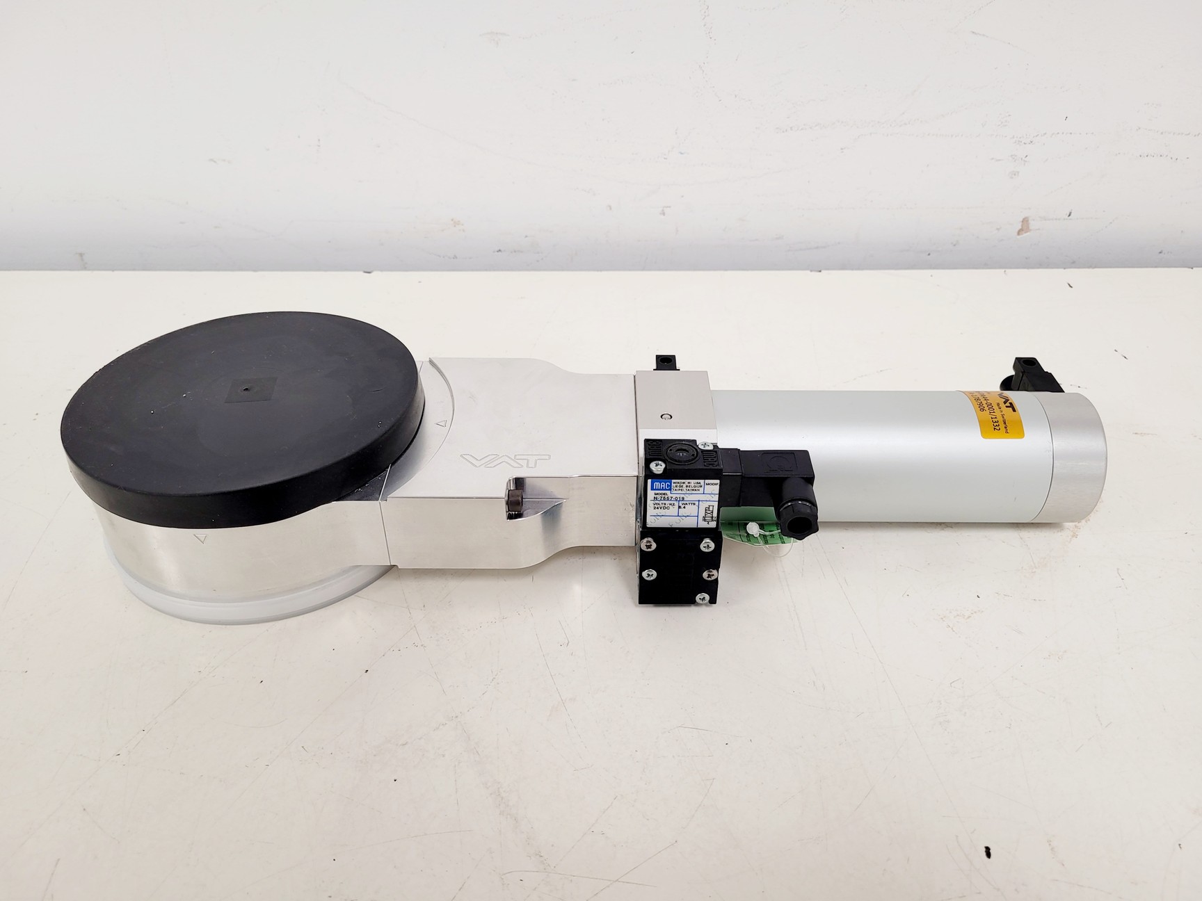 Image of VAT Series 121 Vacuum Gate Valve UHV