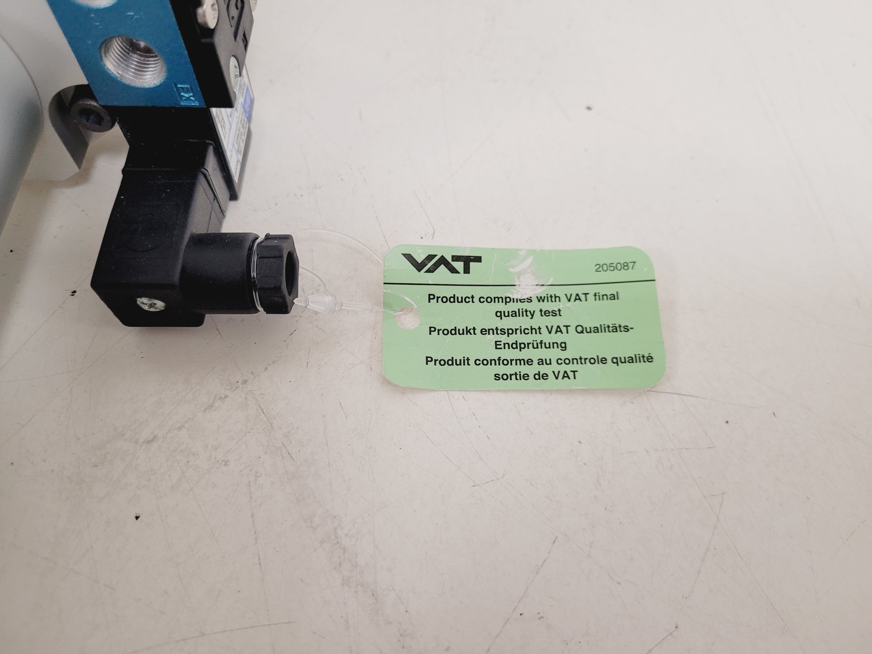 Image of VAT Series 121 Vacuum Gate Valve UHV