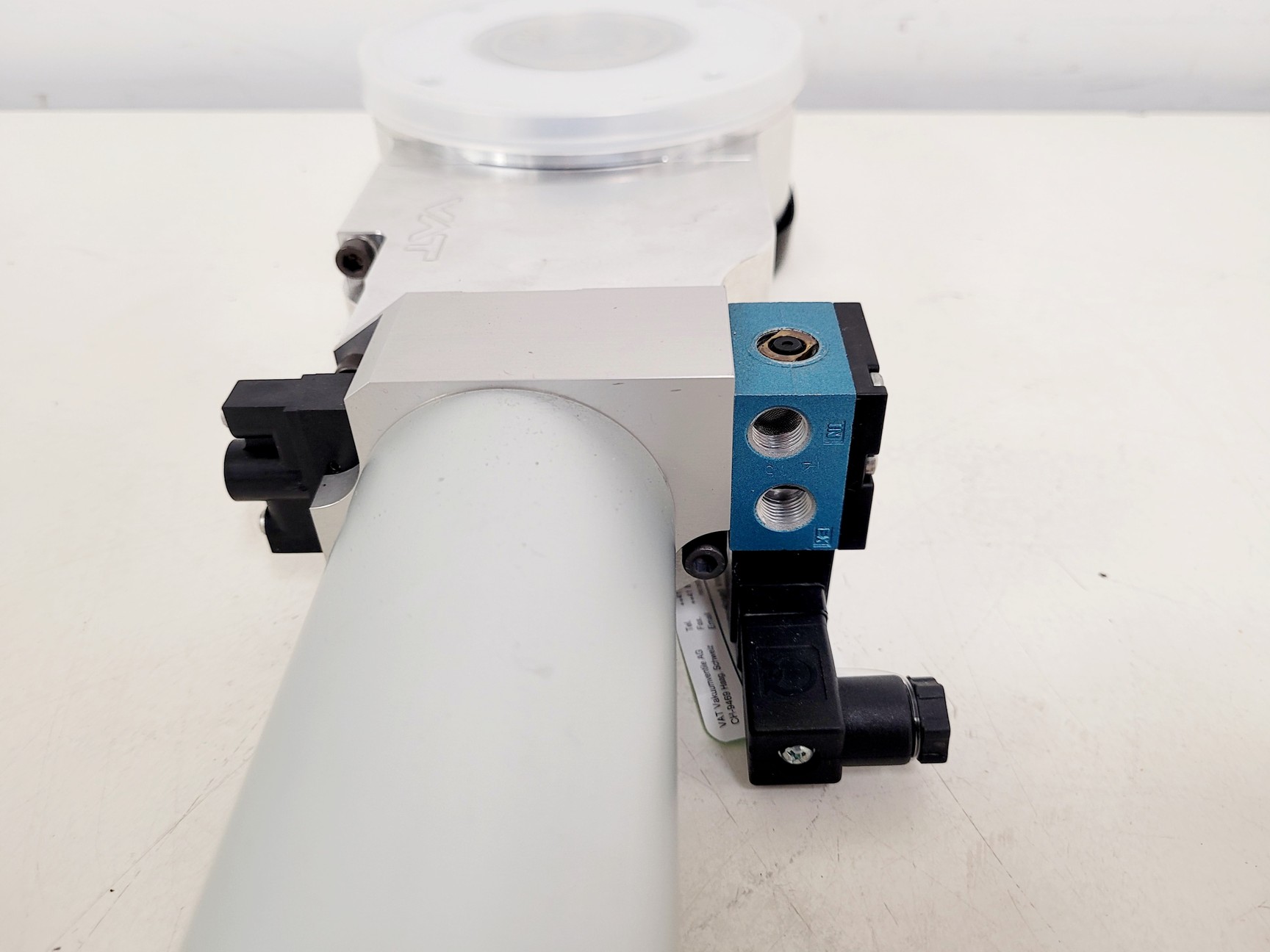 Image of VAT Series 121 Vacuum Gate Valve UHV