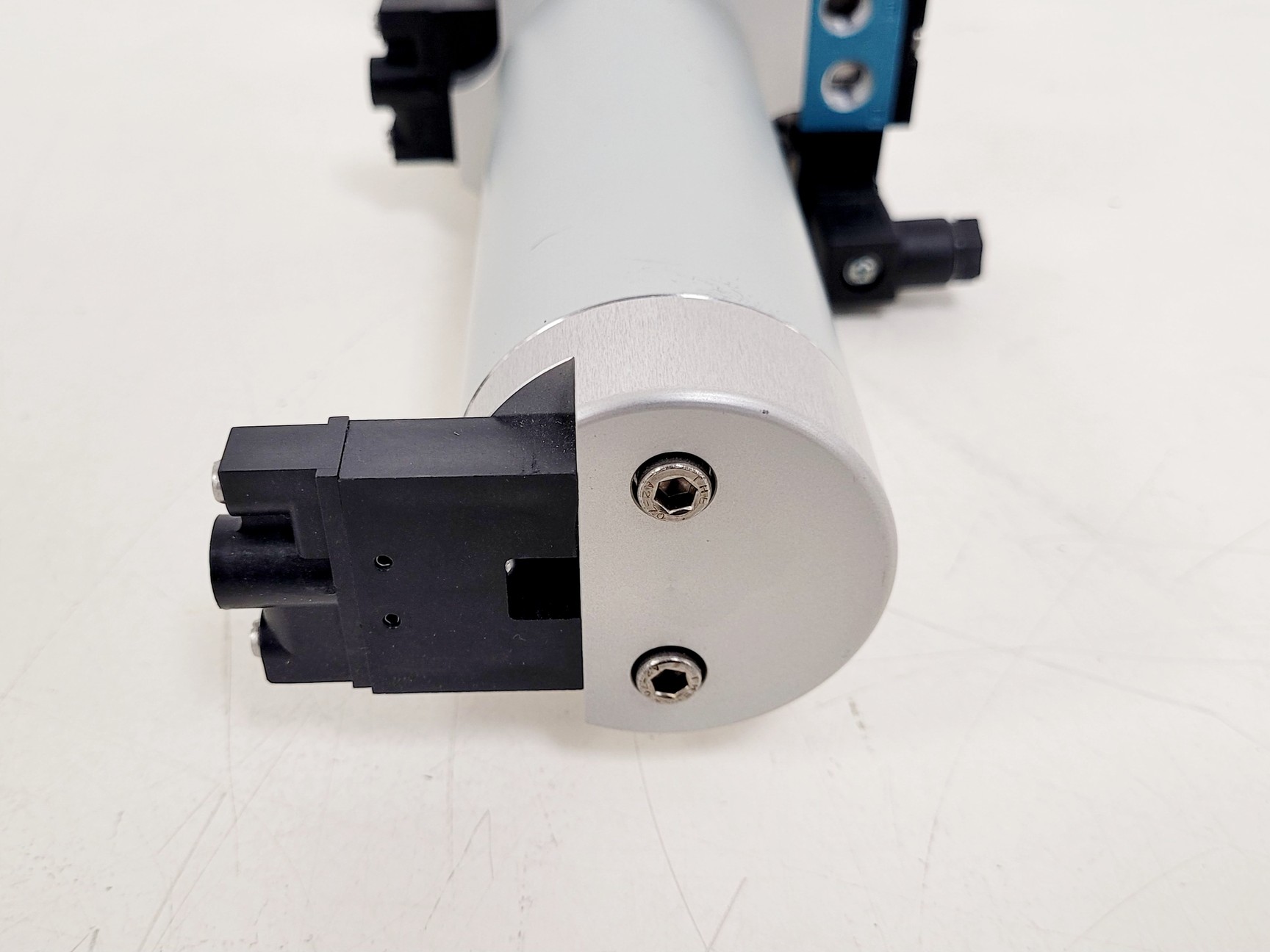 Image of VAT Series 121 Vacuum Gate Valve UHV