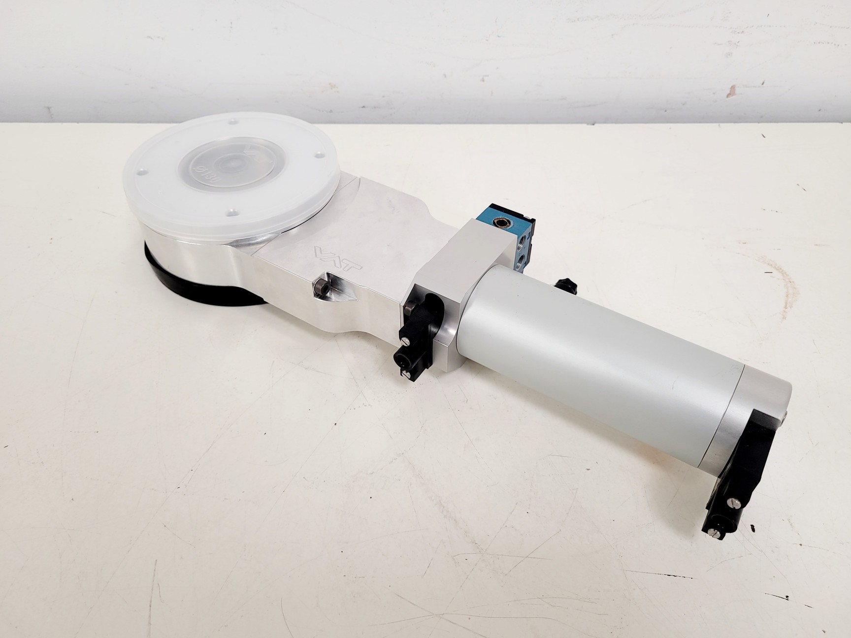 Image of VAT Series 121 Vacuum Gate Valve UHV