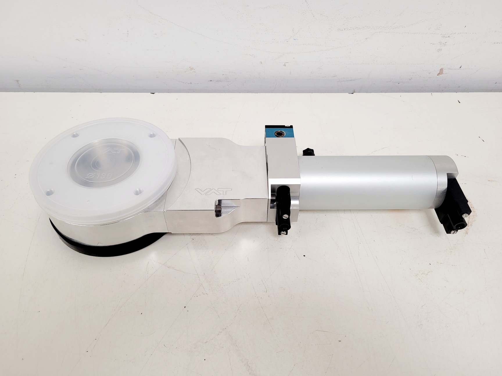 Image of VAT Series 121 Vacuum Gate Valve UHV