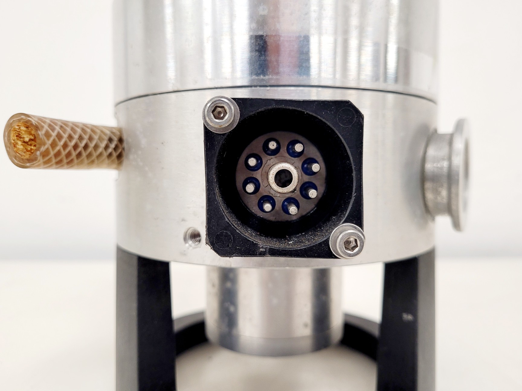 Image of Leybold 151 Turbovac Turbomolecular Pump