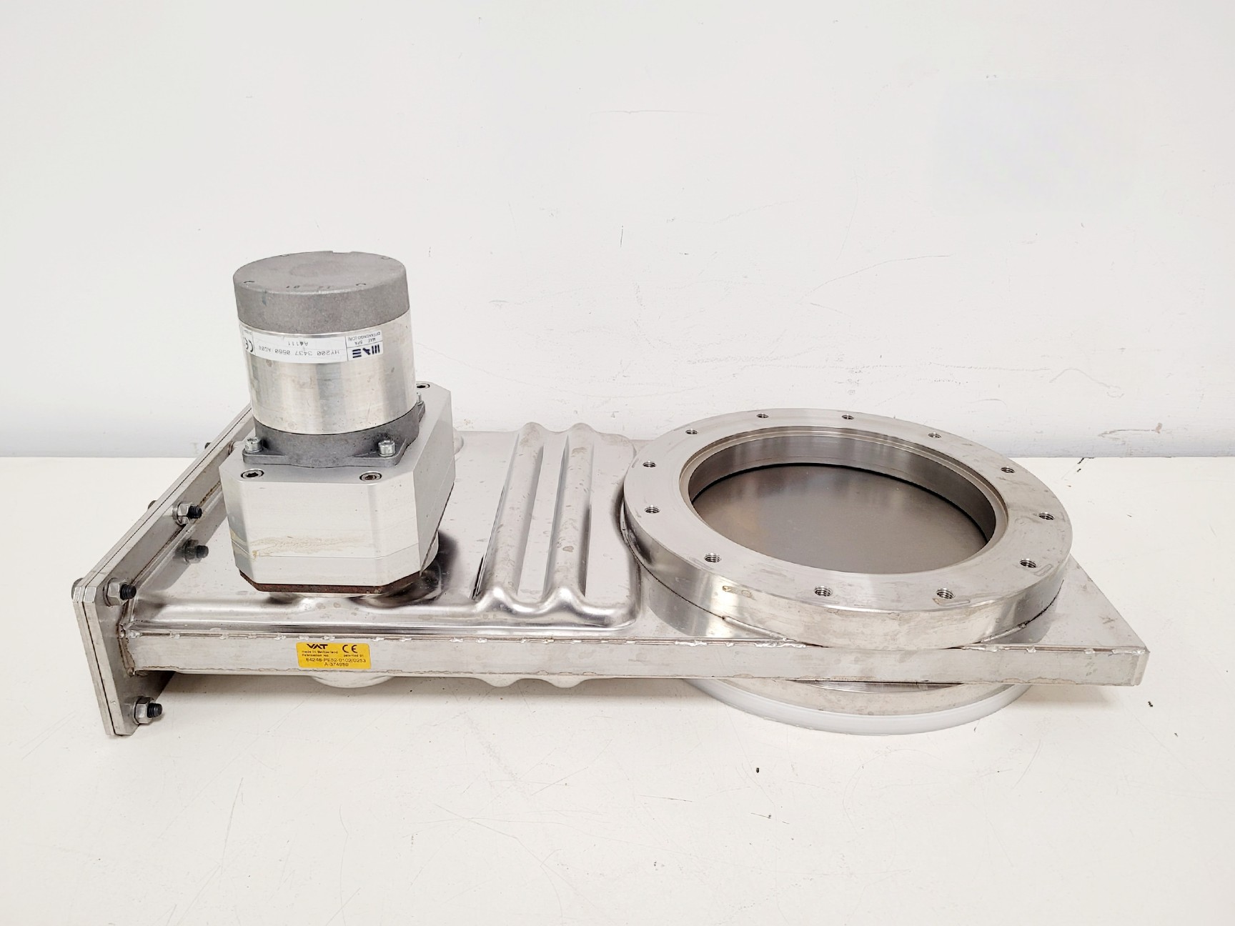 Image of VAT High Vacuum Control Gate Valve & 84021-RI Motorised Actuator