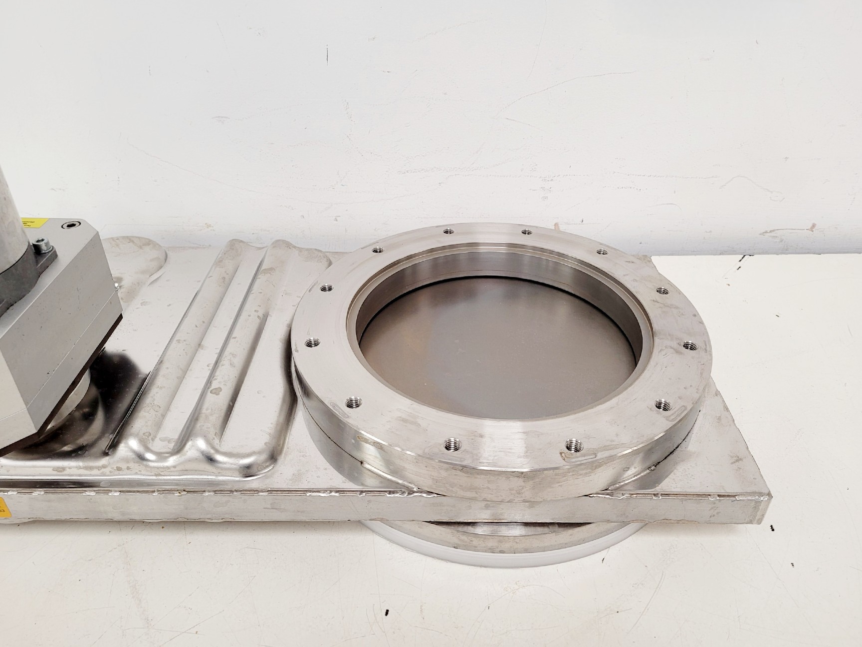 Image of VAT High Vacuum Control Gate Valve & 84021-RI Motorised Actuator