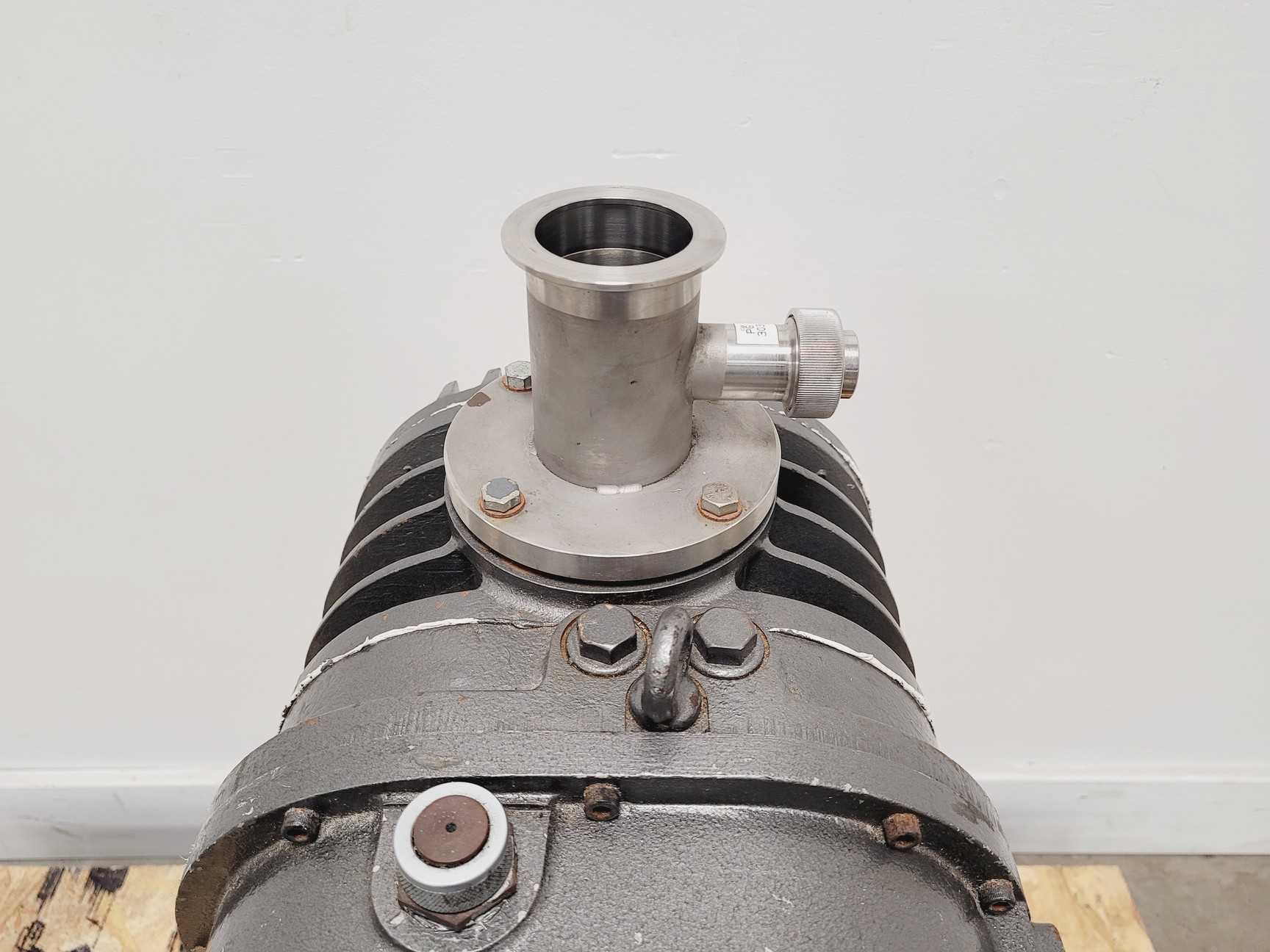Image of Edwards EH240/E2M40 High Vacuum Booster & Leybold 16830 Ruvac Adapter