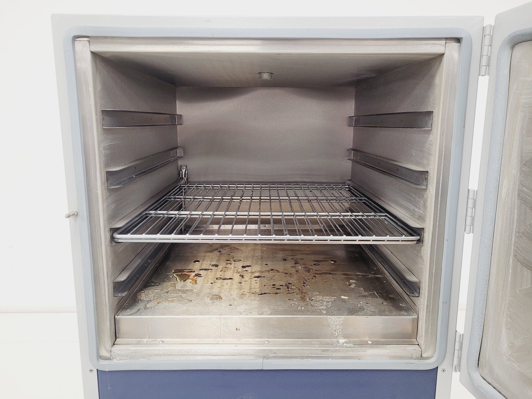 Image of Scientific Laboratory Supplies GP/120/SS/250/HYD Heating Cabinet