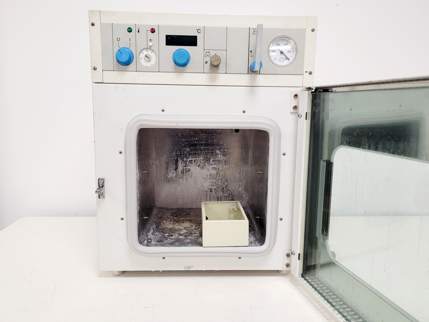 Image of Heraeus Instruments Vacutherm VT6025 Vacuum Oven