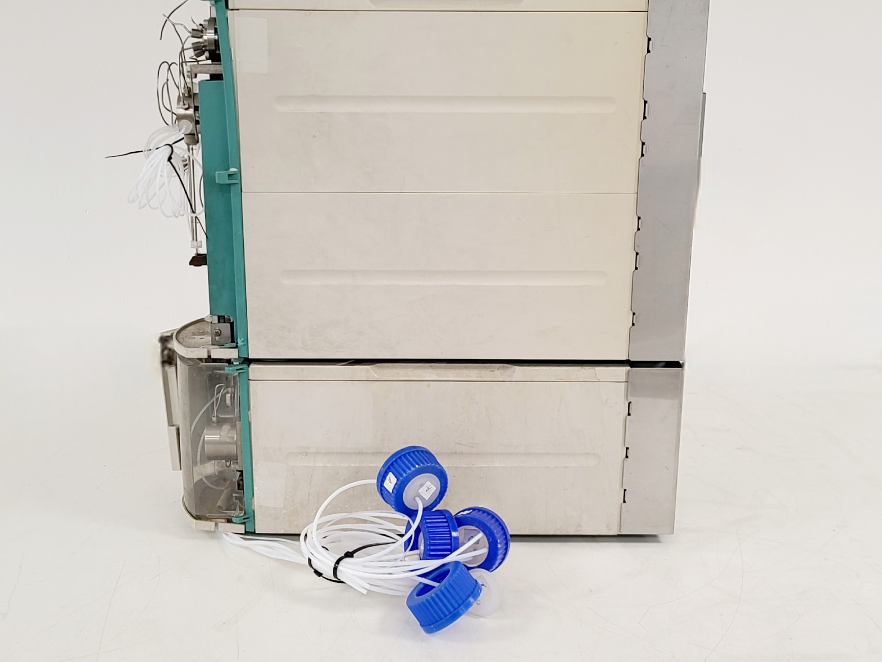 Image of VWR Hitachi Elite LaChrom HPLC System w/ L-2130, L-2200, L-2300, L-2400, L-2480 