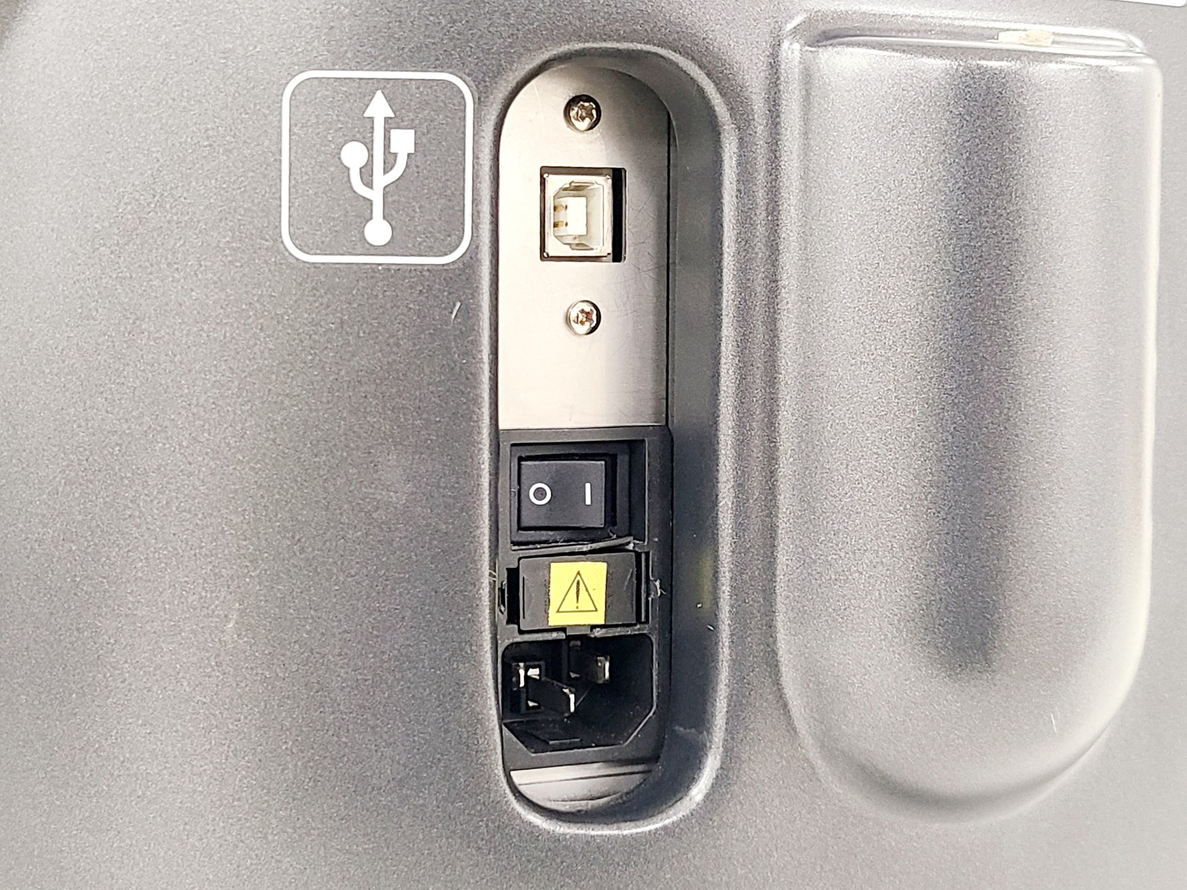 Image of AESKU Systems HELIA Helmed Line Immunoassay Analyser System Lab