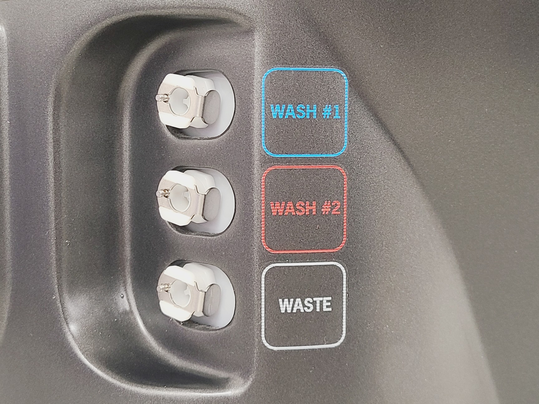 Image of AESKU Systems HELIA Helmed Line Immunoassay Analyser System Lab