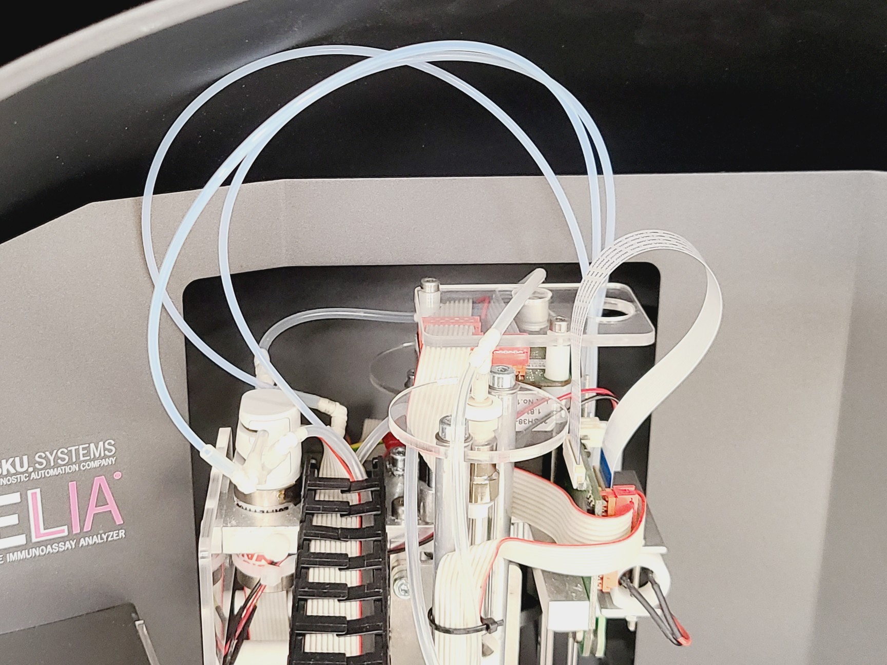 Image of AESKU Systems HELIA Helmed Line Immunoassay Analyser System Lab