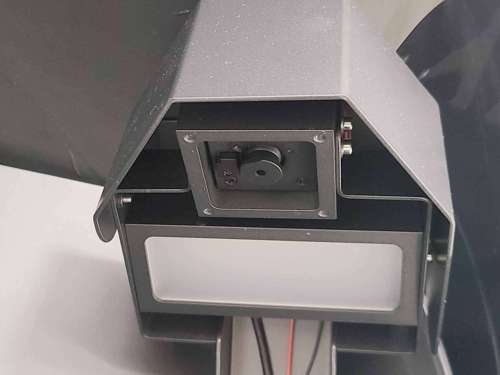 Image of AESKU Systems HELIA Helmed Line Immunoassay Analyser System Lab