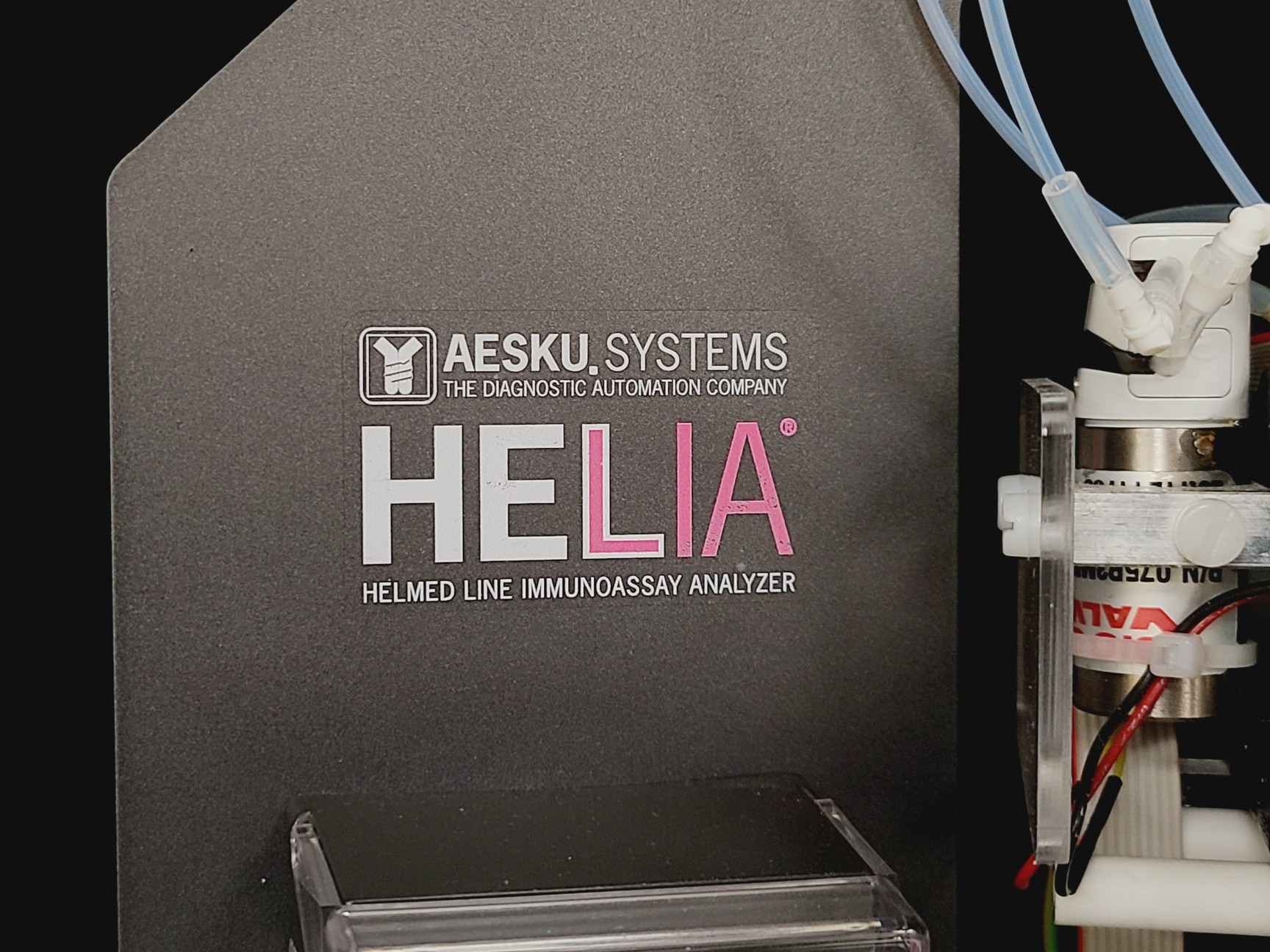 Image of AESKU Systems HELIA Helmed Line Immunoassay Analyser System Lab