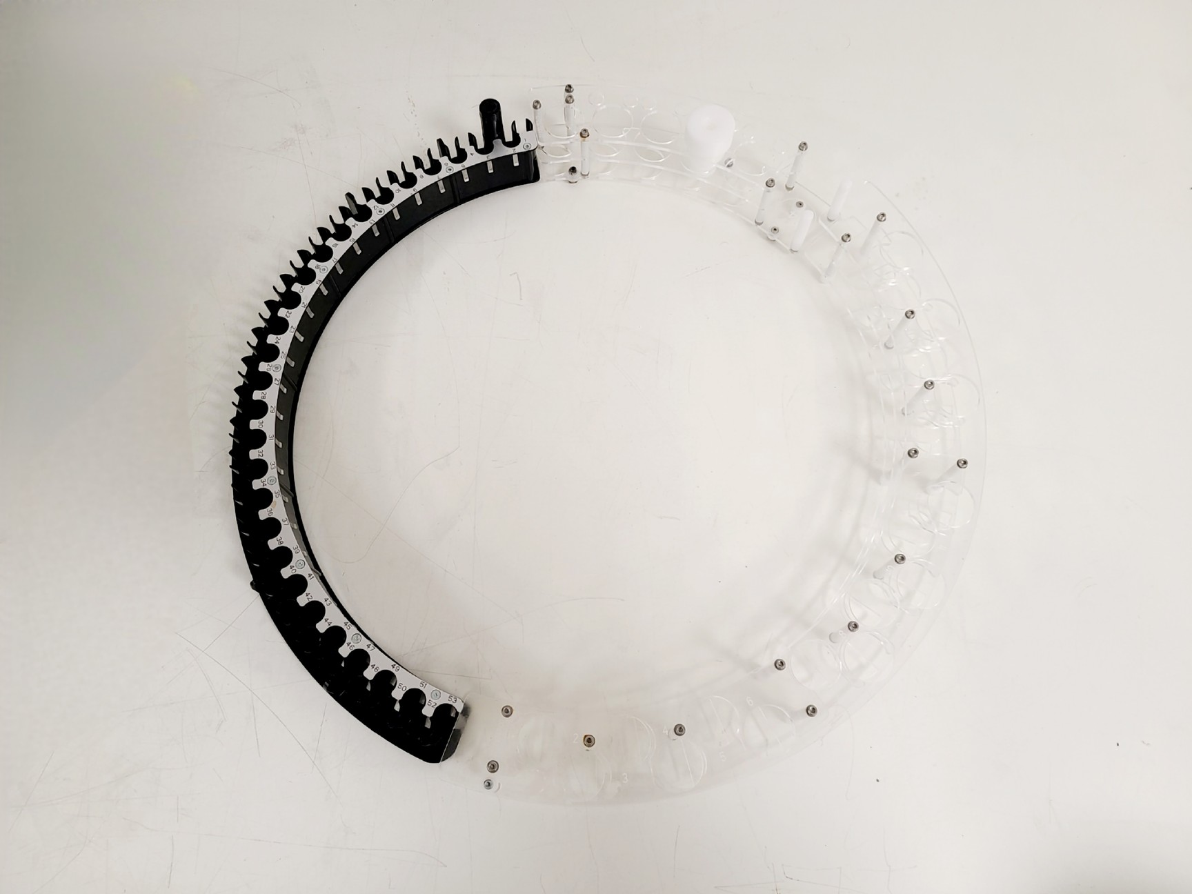 Image of AESKU Systems HELIA Helmed Line Immunoassay Analyser System Lab