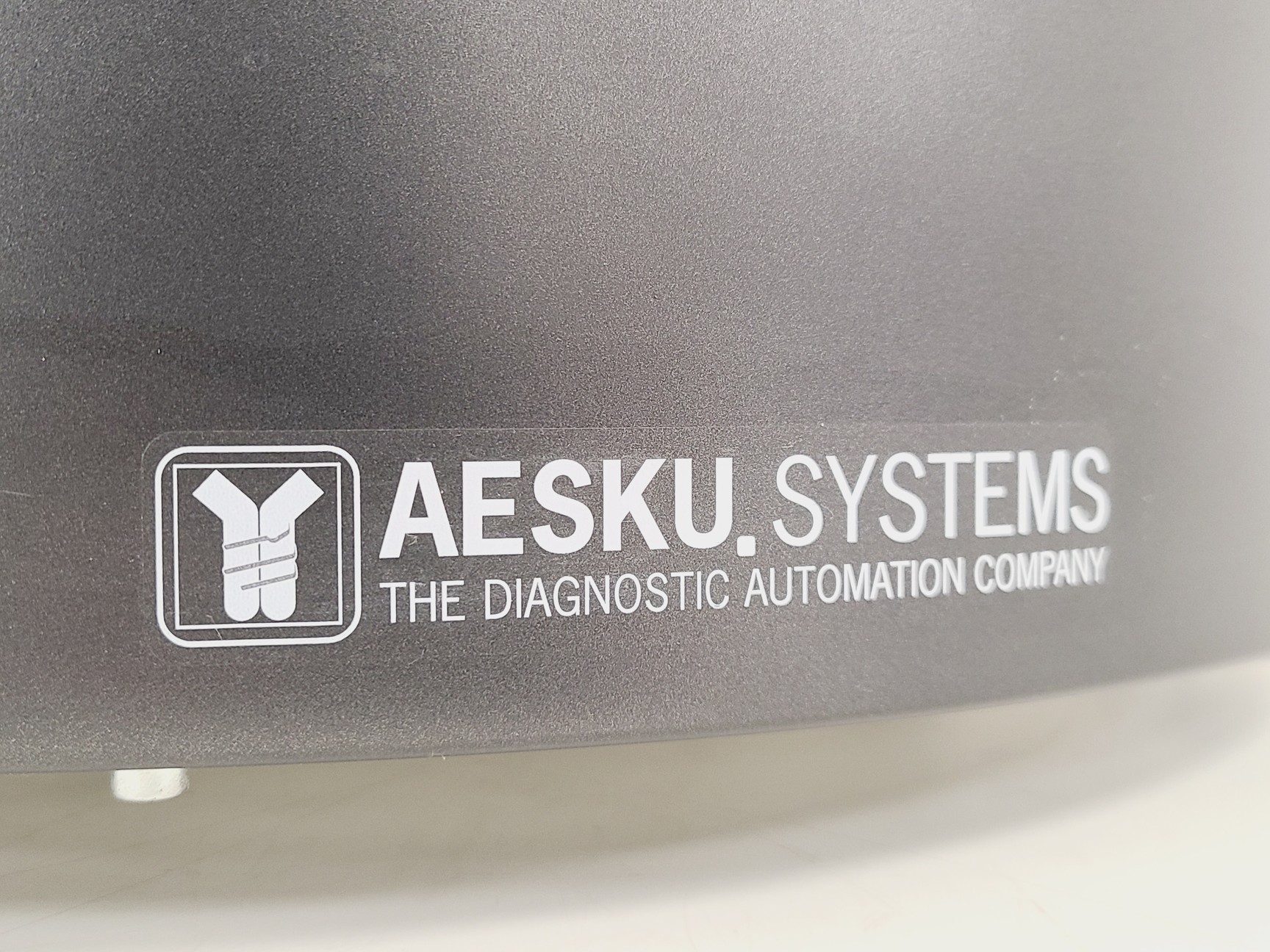 Image of AESKU Systems HELIA Helmed Line Immunoassay Analyser System Lab