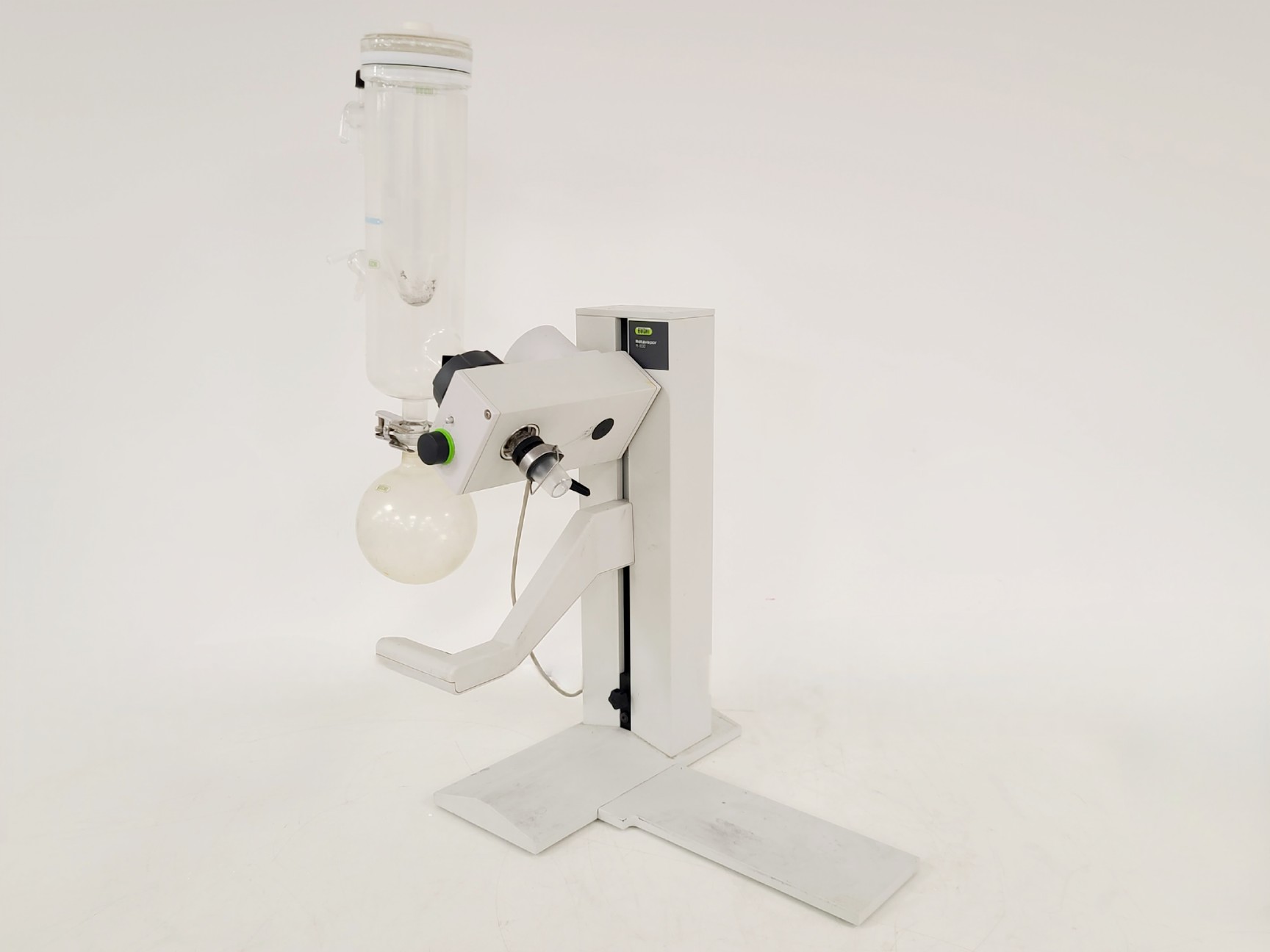 Image of BUCHI R100 Rotovapor, B100 Heating Bath & V-100 Vacuum Pump w/ I-100 Interface