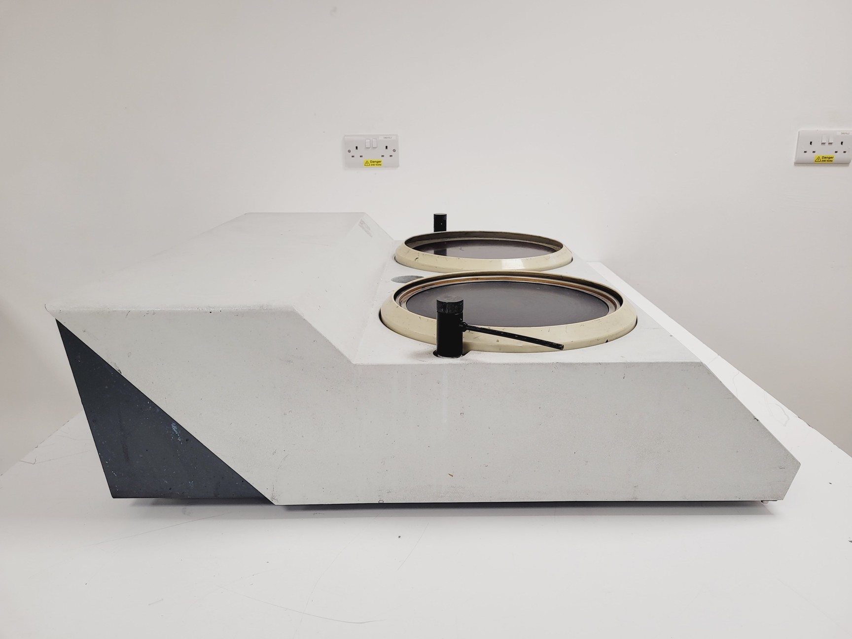 Image of Struers RotoPol-22 Metallographic Dual Polisher/Grinder 