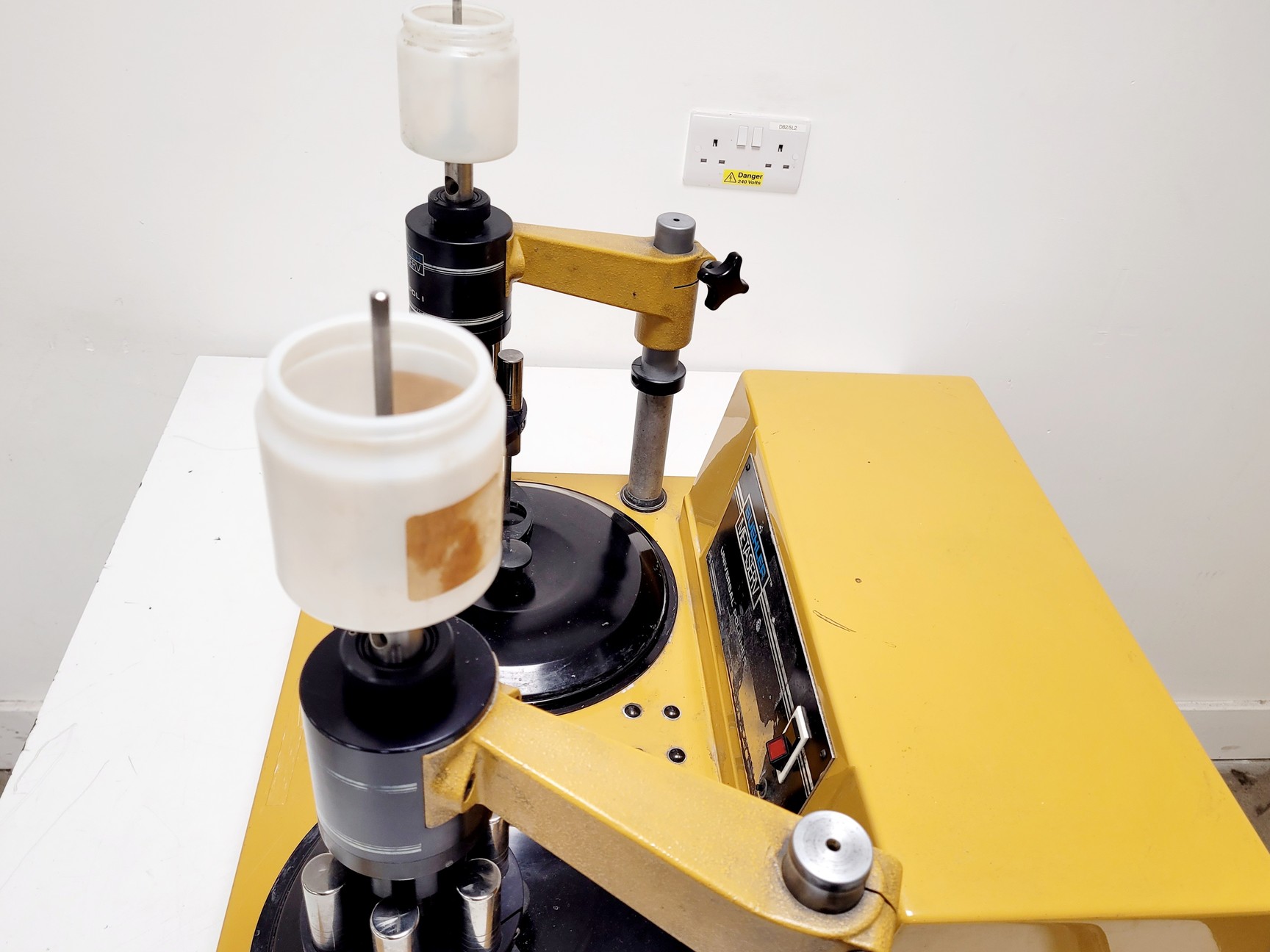 Image of Buehler Metaserv Metallographic Dual Polisher/Grinder 95C.2545.250