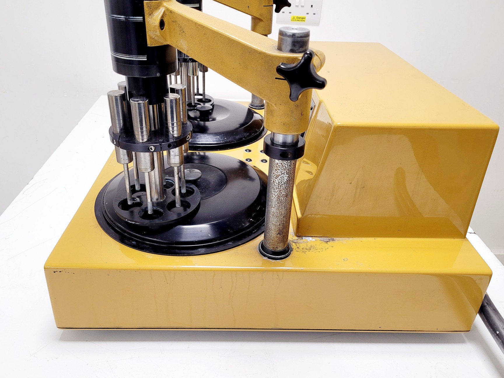 Image of Buehler Metaserv Metallographic Dual Polisher/Grinder 95C.2545.250