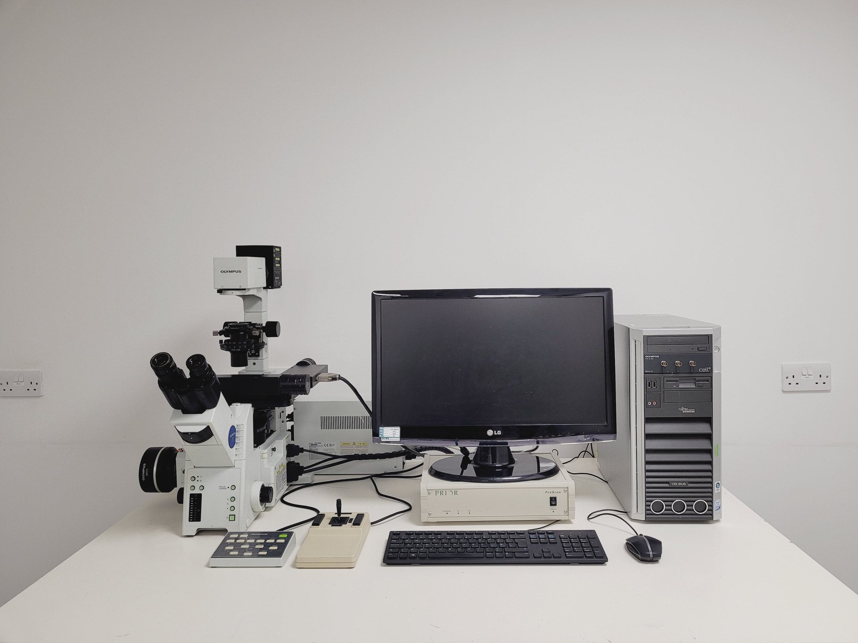 Image of Olympus IX81 with Olympus MT20 Cell IR System