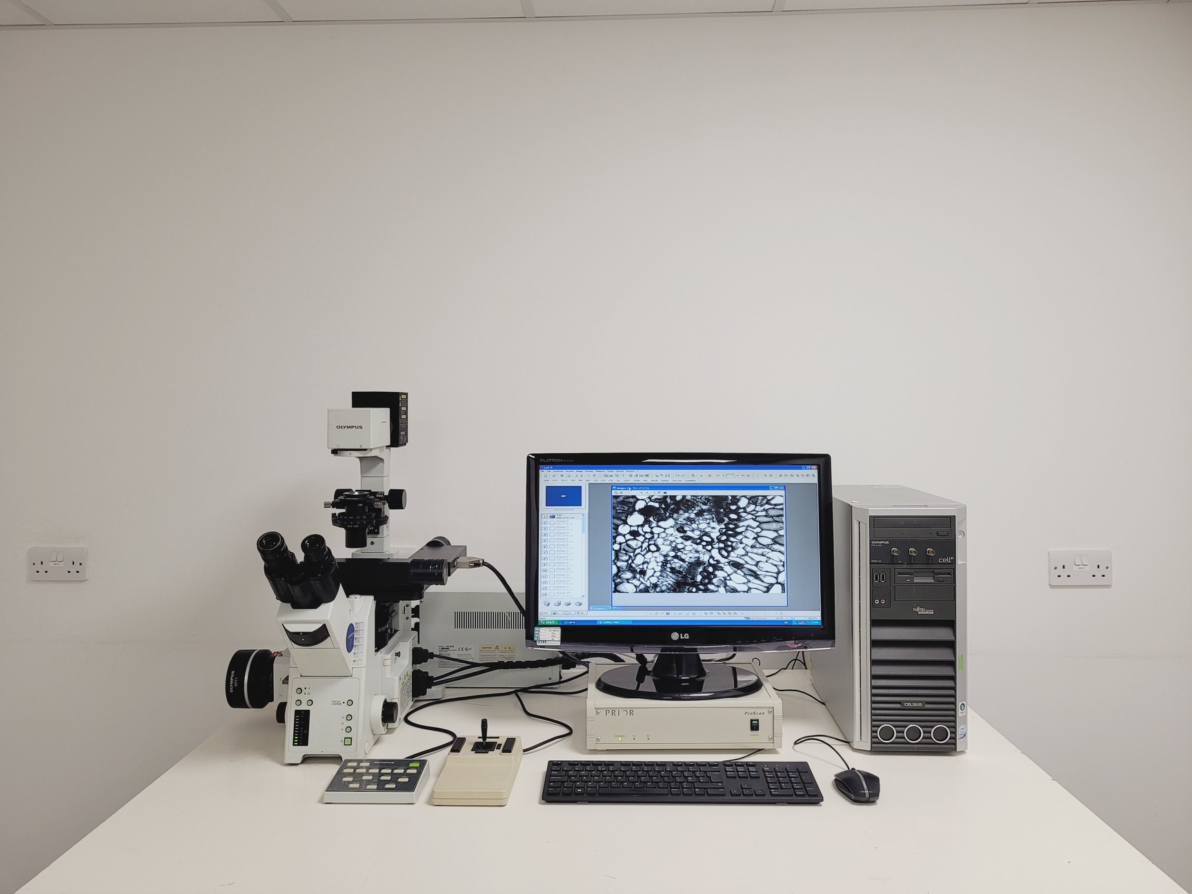 Image of Olympus IX81 with Olympus MT20 Cell IR System