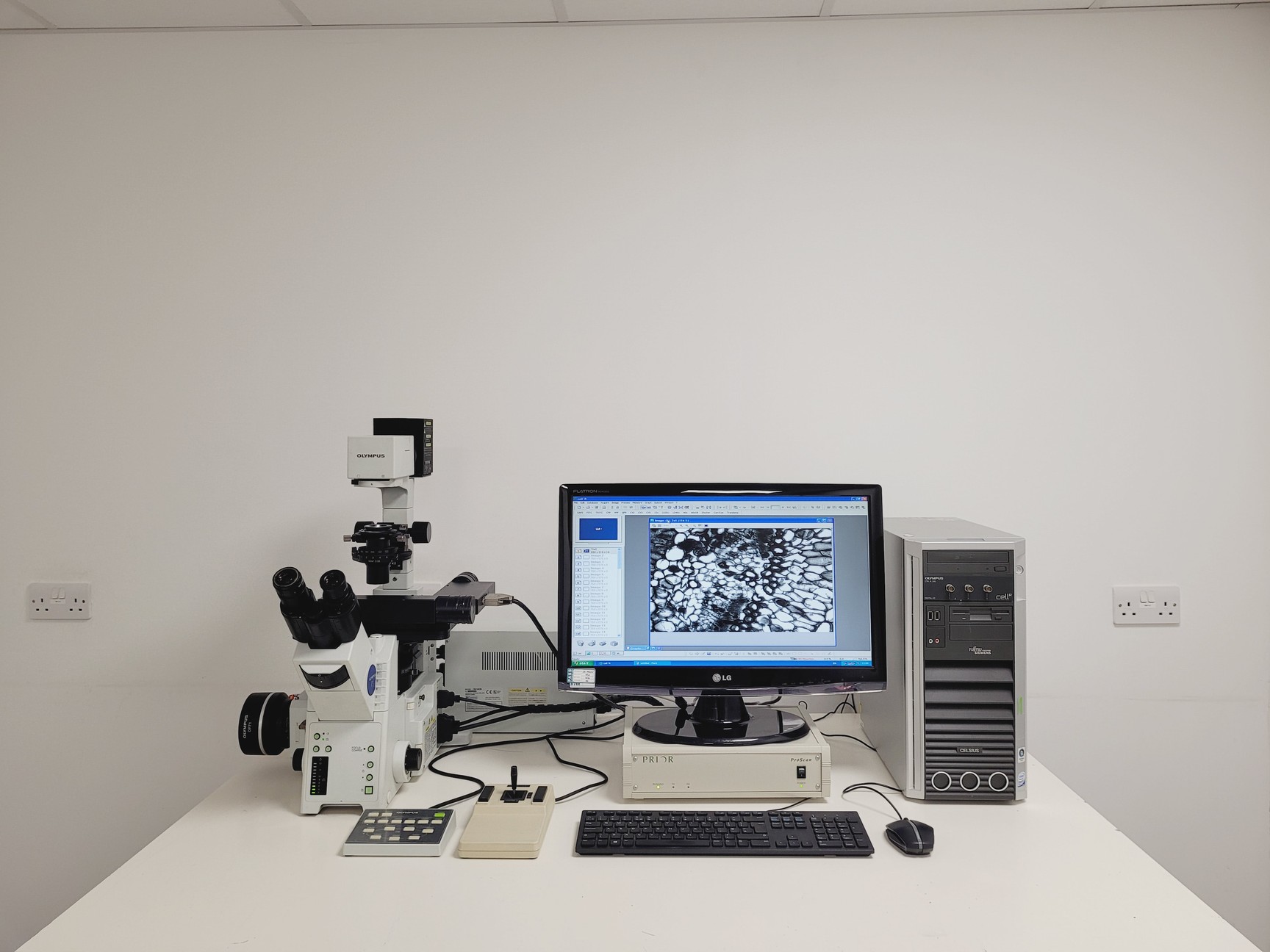 Image of Olympus IX81 with Olympus MT20 Cell IR System