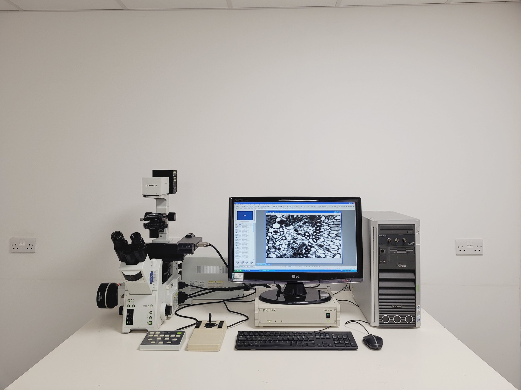 Image of Olympus IX81 with Olympus MT20 Cell IR System