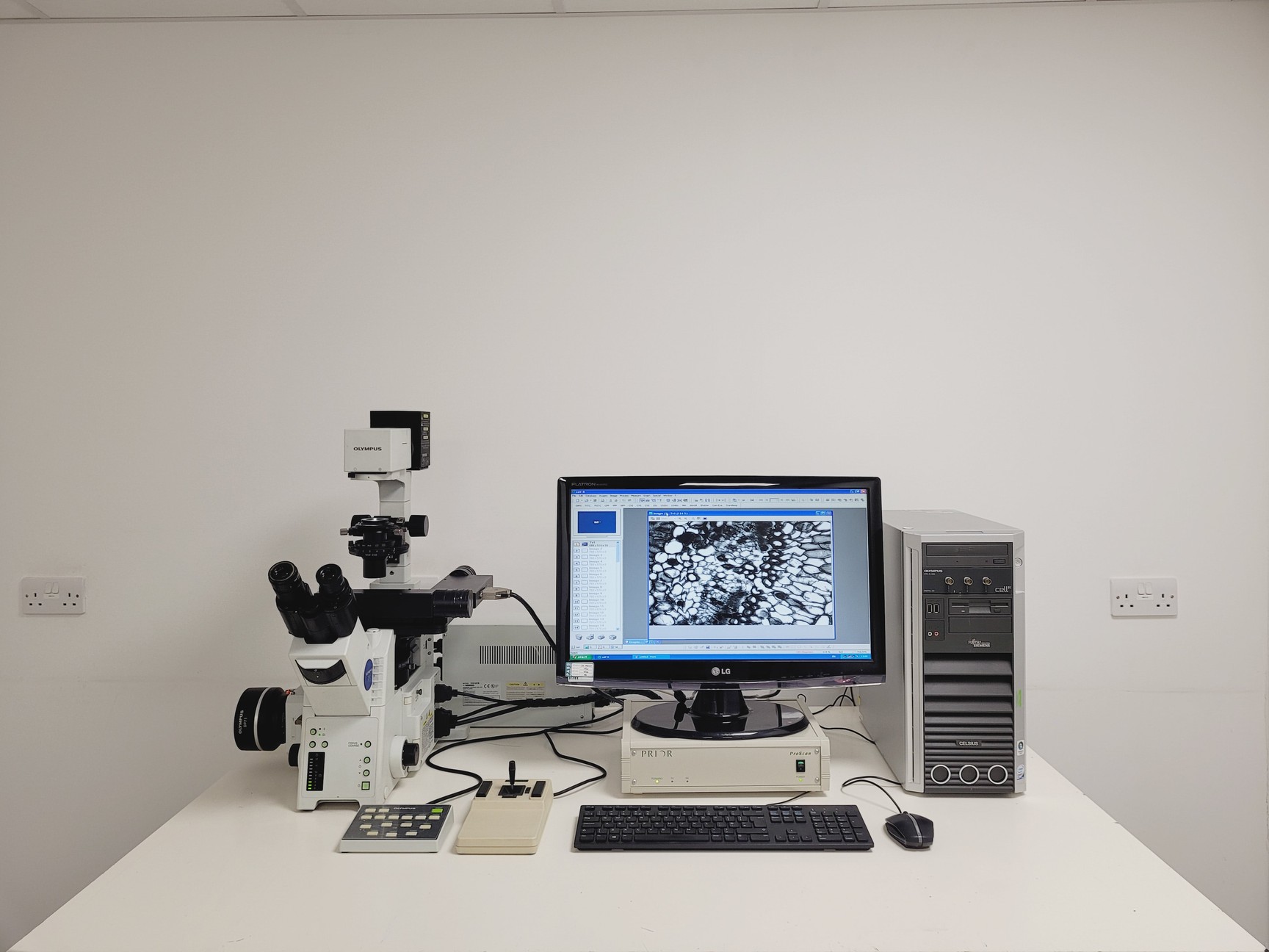 Image of Olympus IX81 with Olympus MT20 Cell IR System